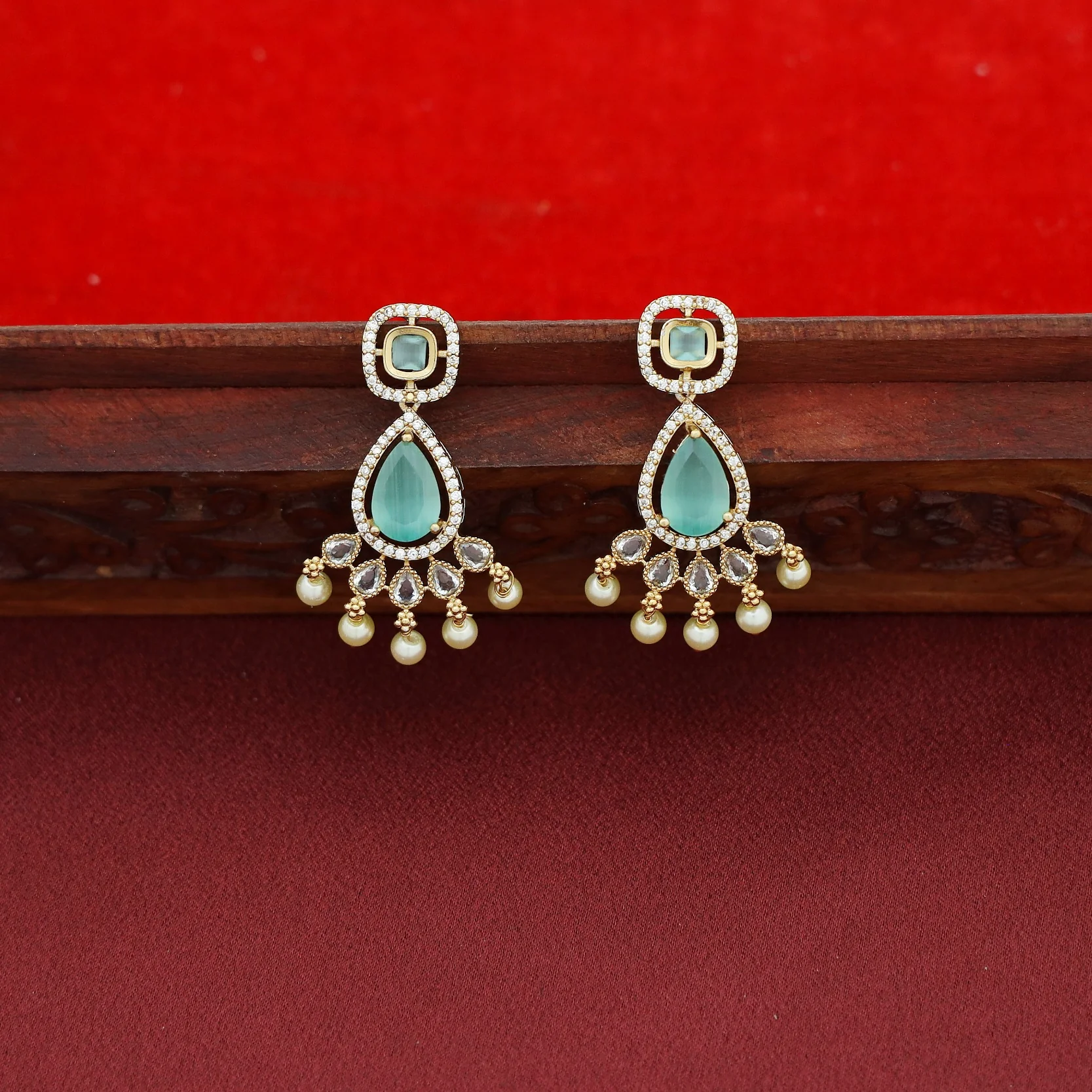 Hazel 2 Layer Pearl Short Neckpiece With Earring - Image 7