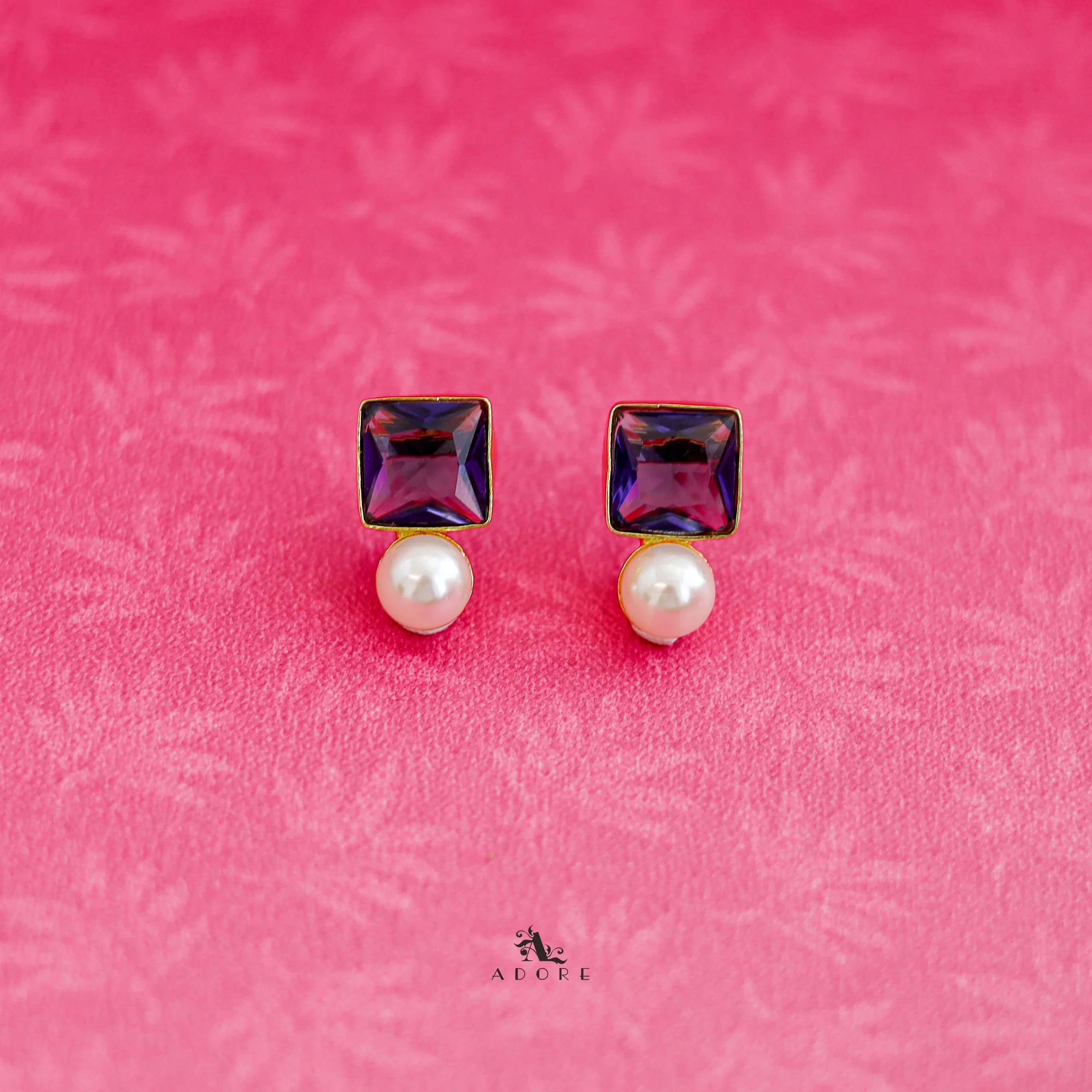 Hela Square Pearl Earring - Image 2