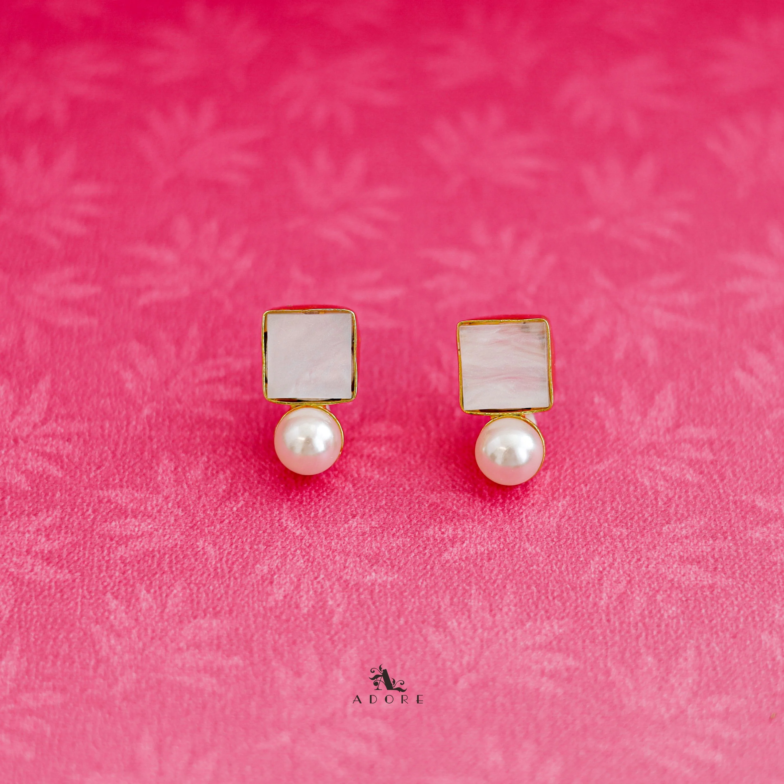 Hela Square Pearl Earring - Image 3