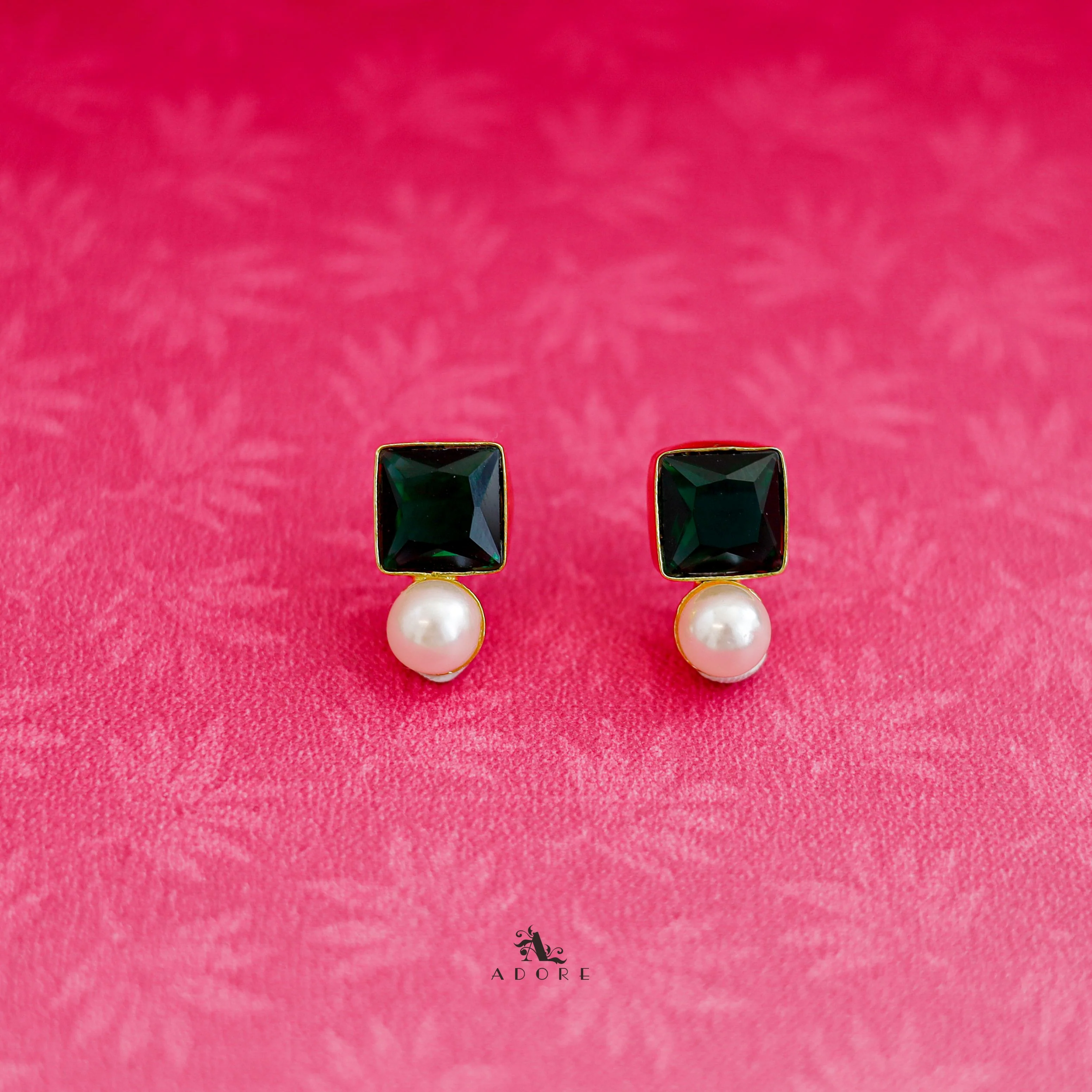Hela Square Pearl Earring - Image 4