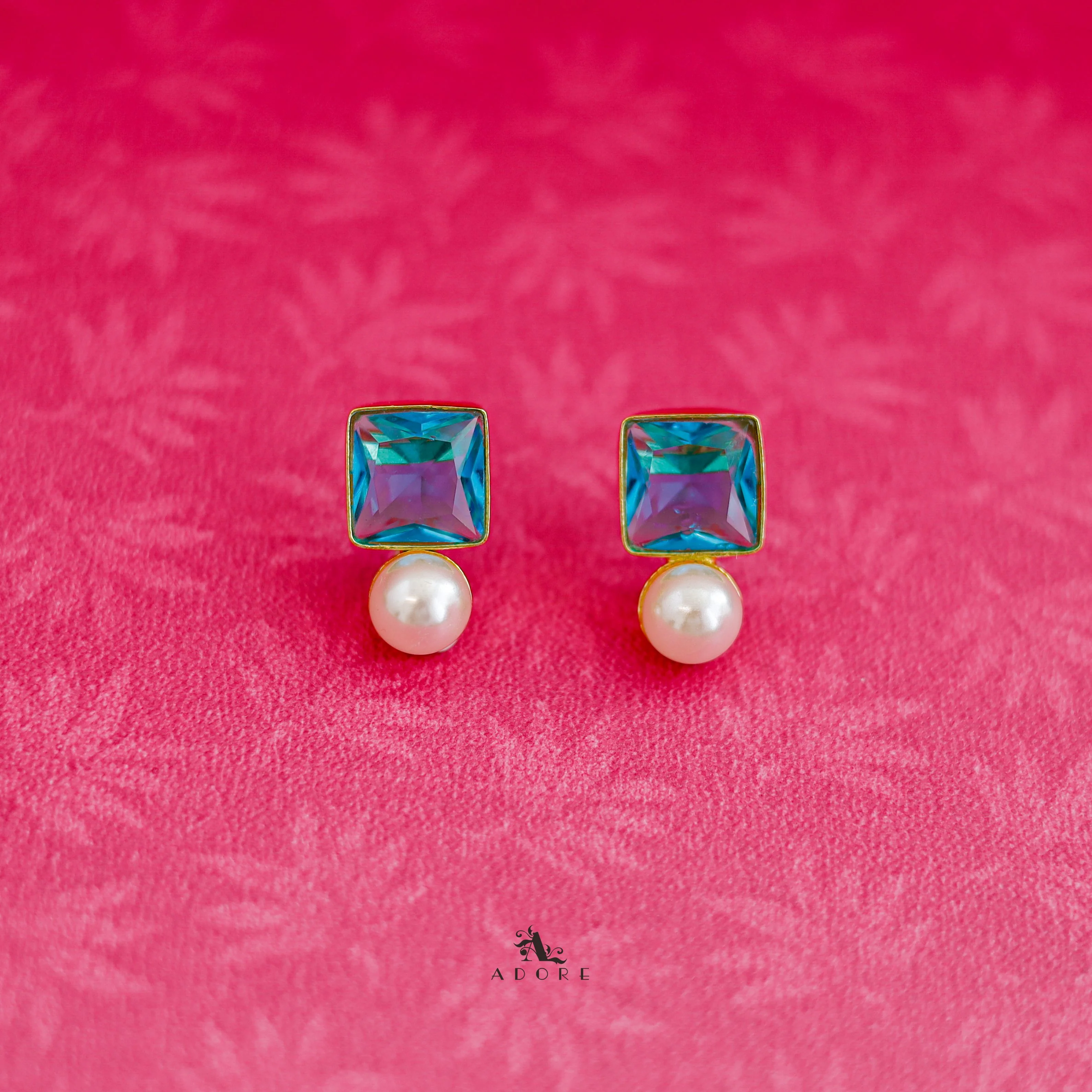 Hela Square Pearl Earring - Image 5