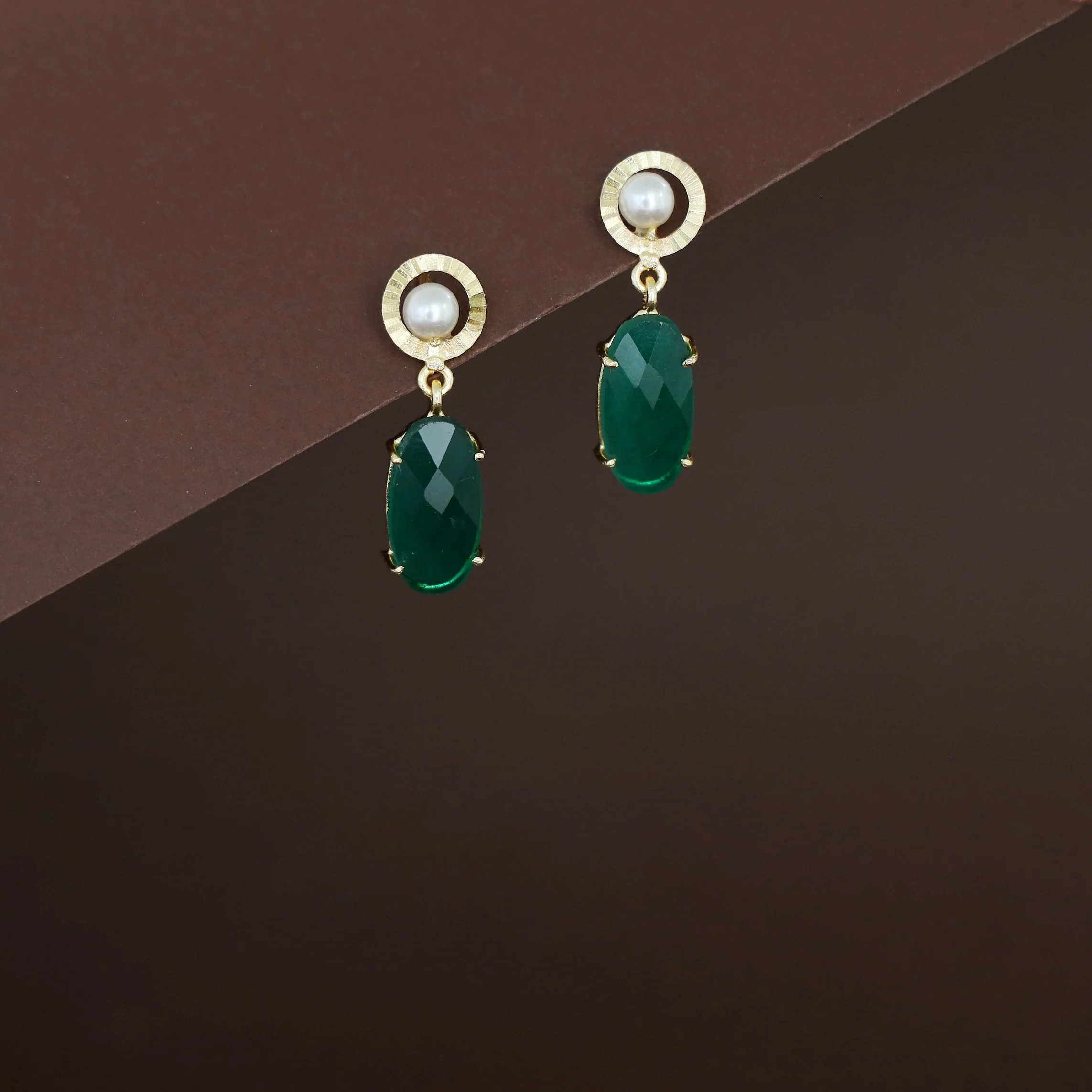 Henria Golden Circle Pearl Oval Stone Claw Earring - Image 2
