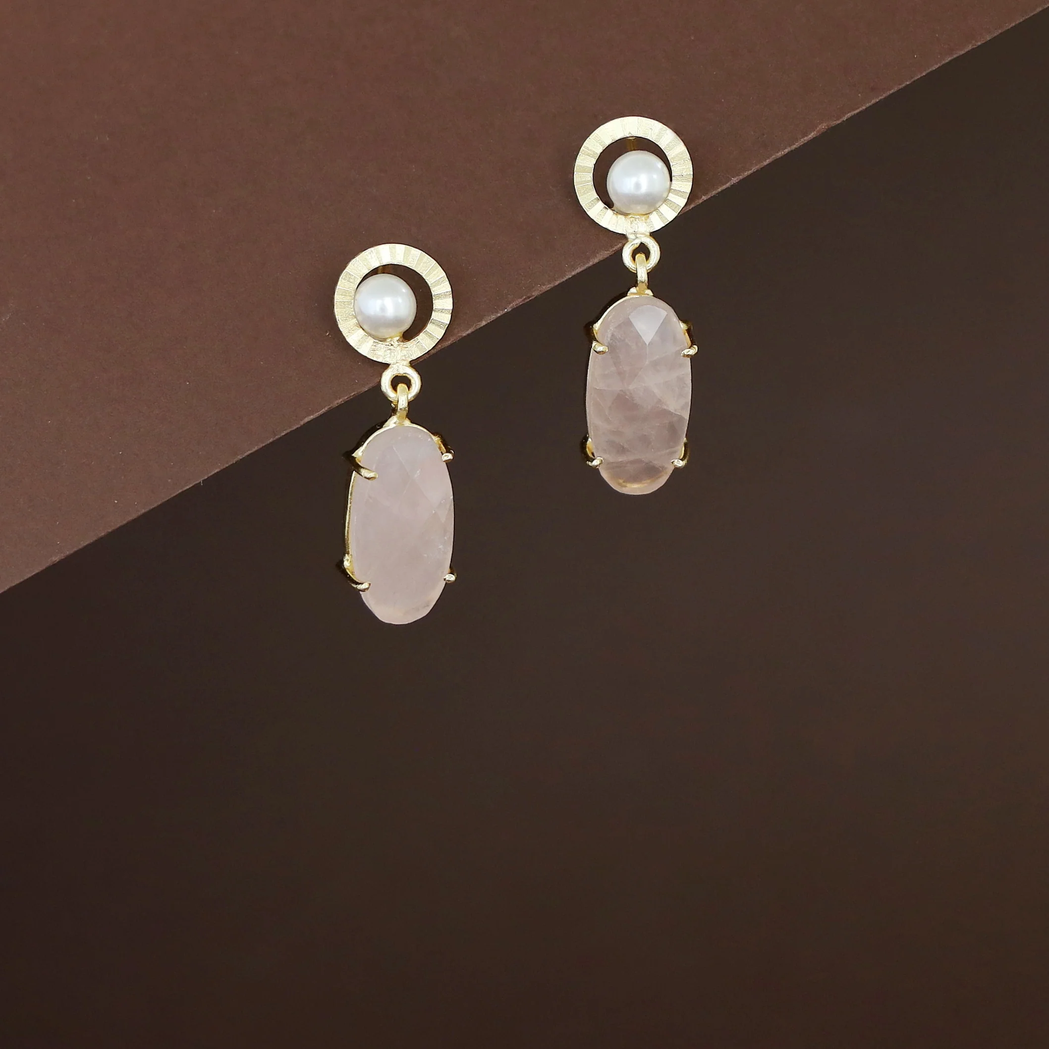 Henria Golden Circle Pearl Oval Stone Claw Earring - Image 5