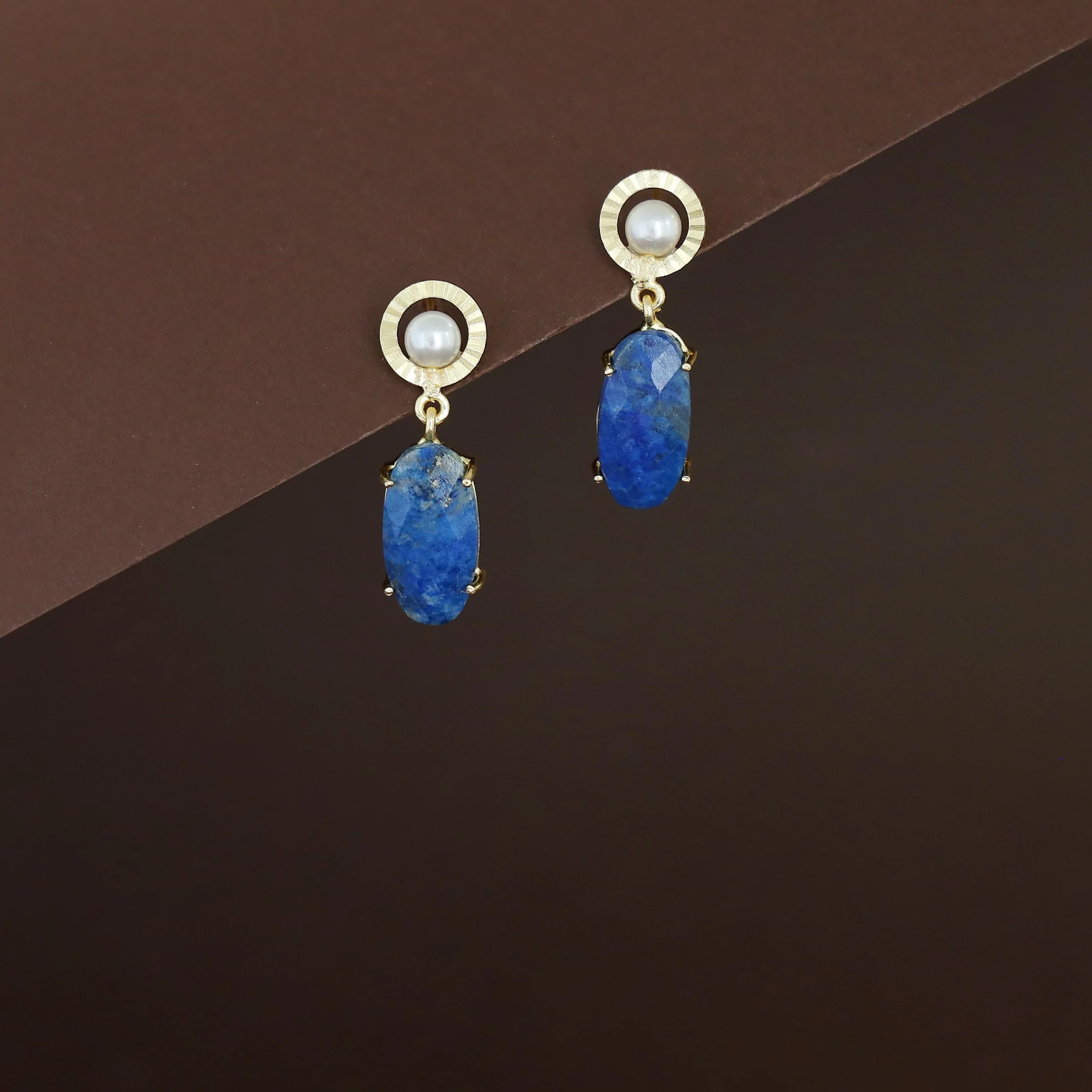 Henria Golden Circle Pearl Oval Stone Claw Earring - Image 6