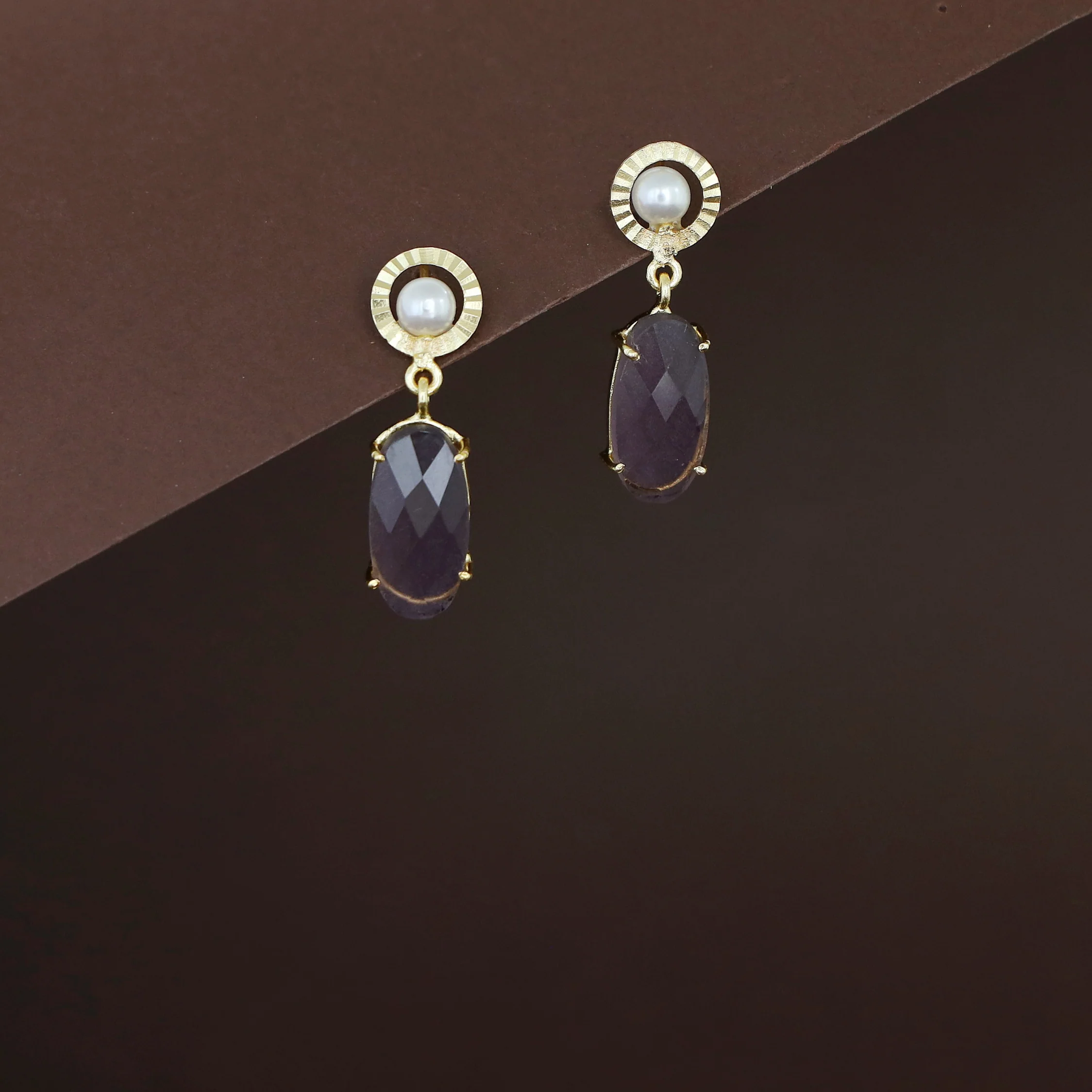 Henria Golden Circle Pearl Oval Stone Claw Earring - Image 8