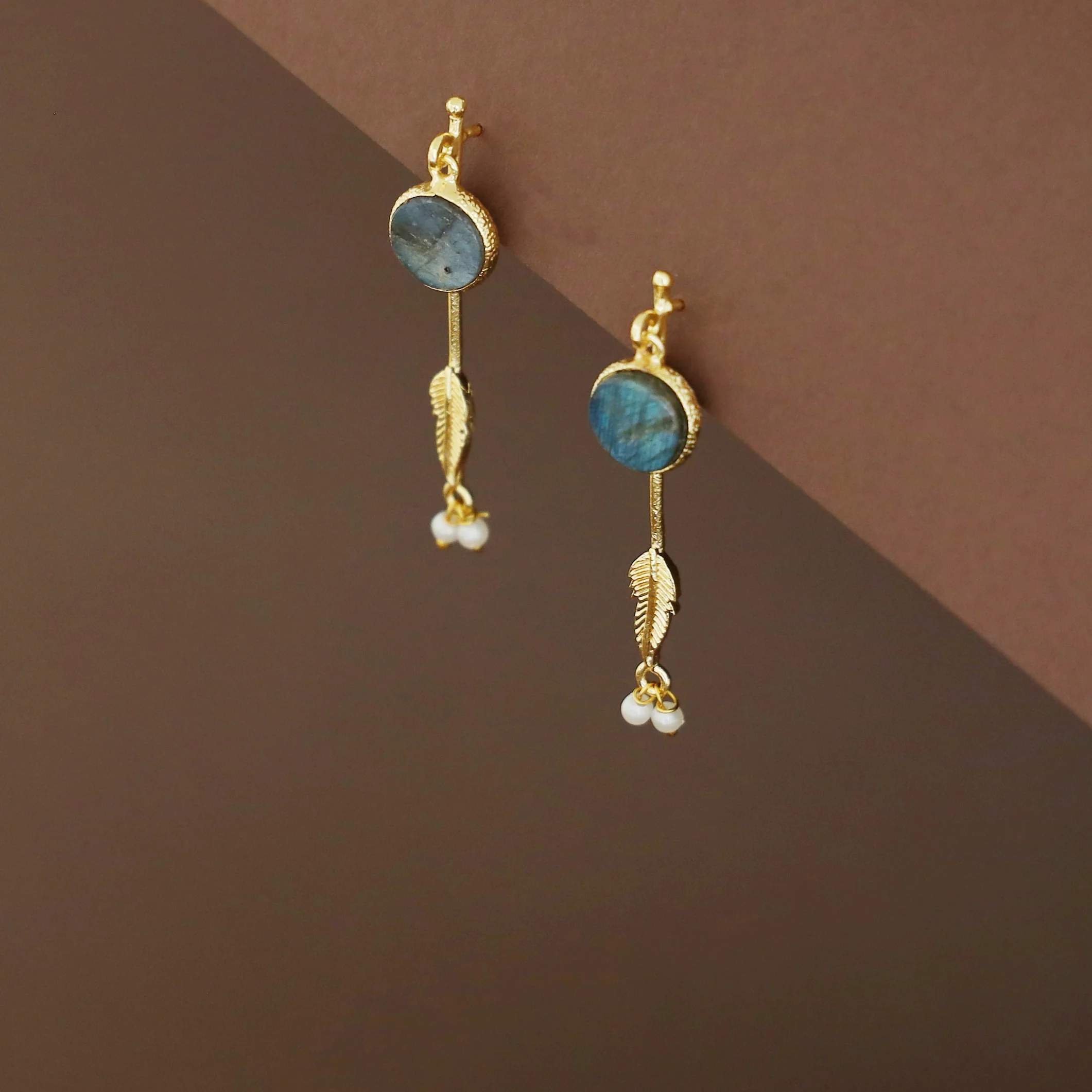 Hensa Feather Stick Pearl Earring - Image 6