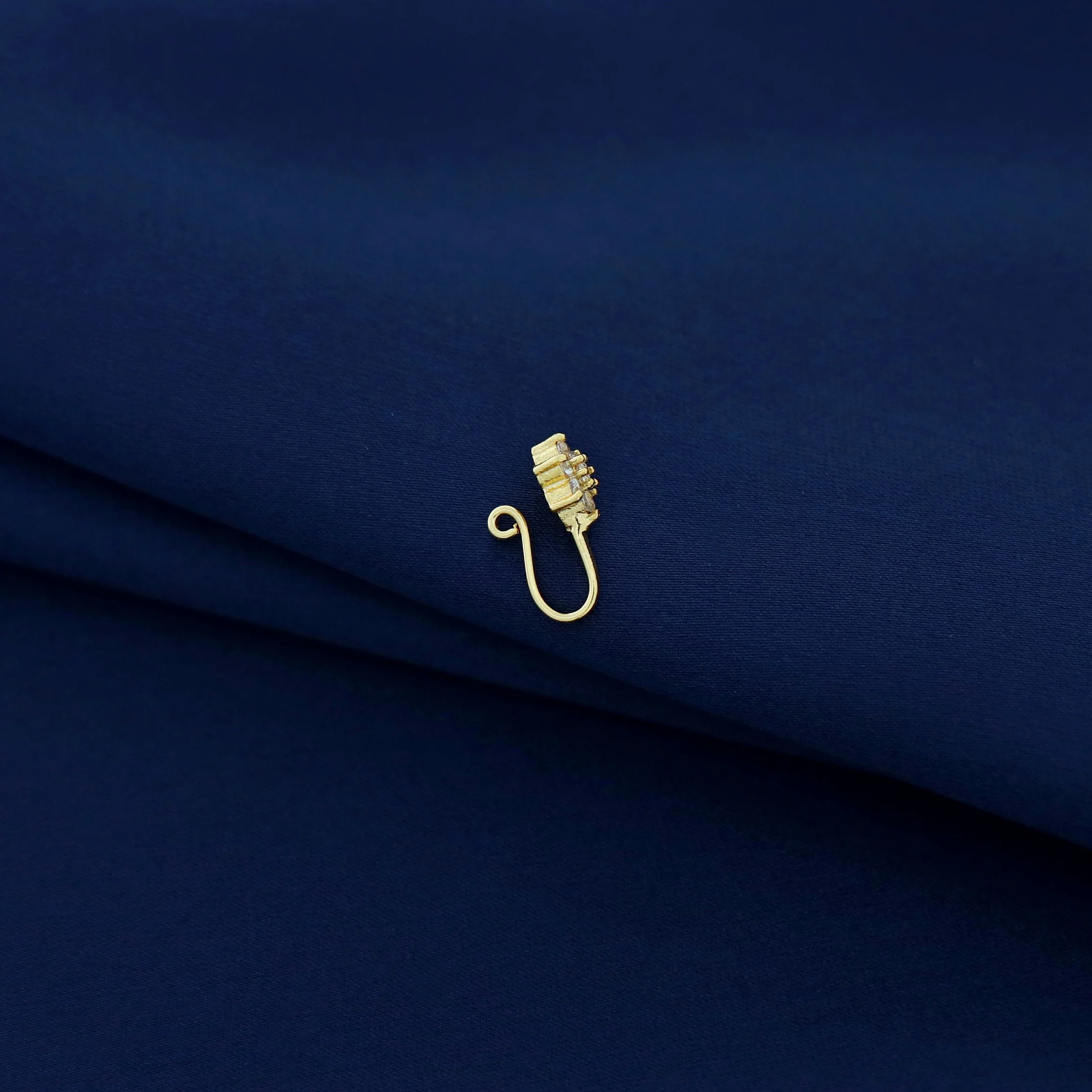 Henza Floral Nose Pin - Image 3