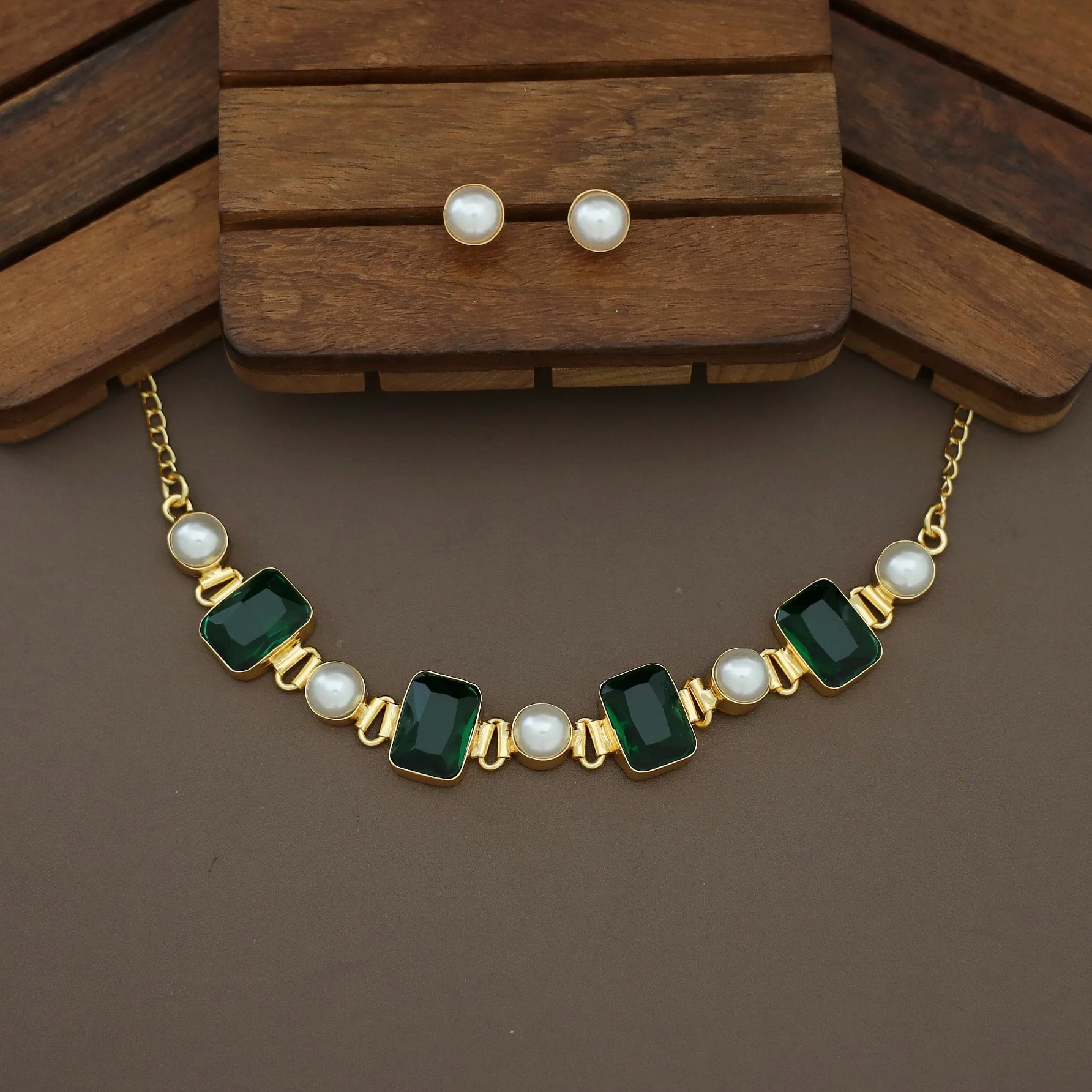 Hima Glossy Rectangle Pearl Choker With Pearl Stud - Image 3