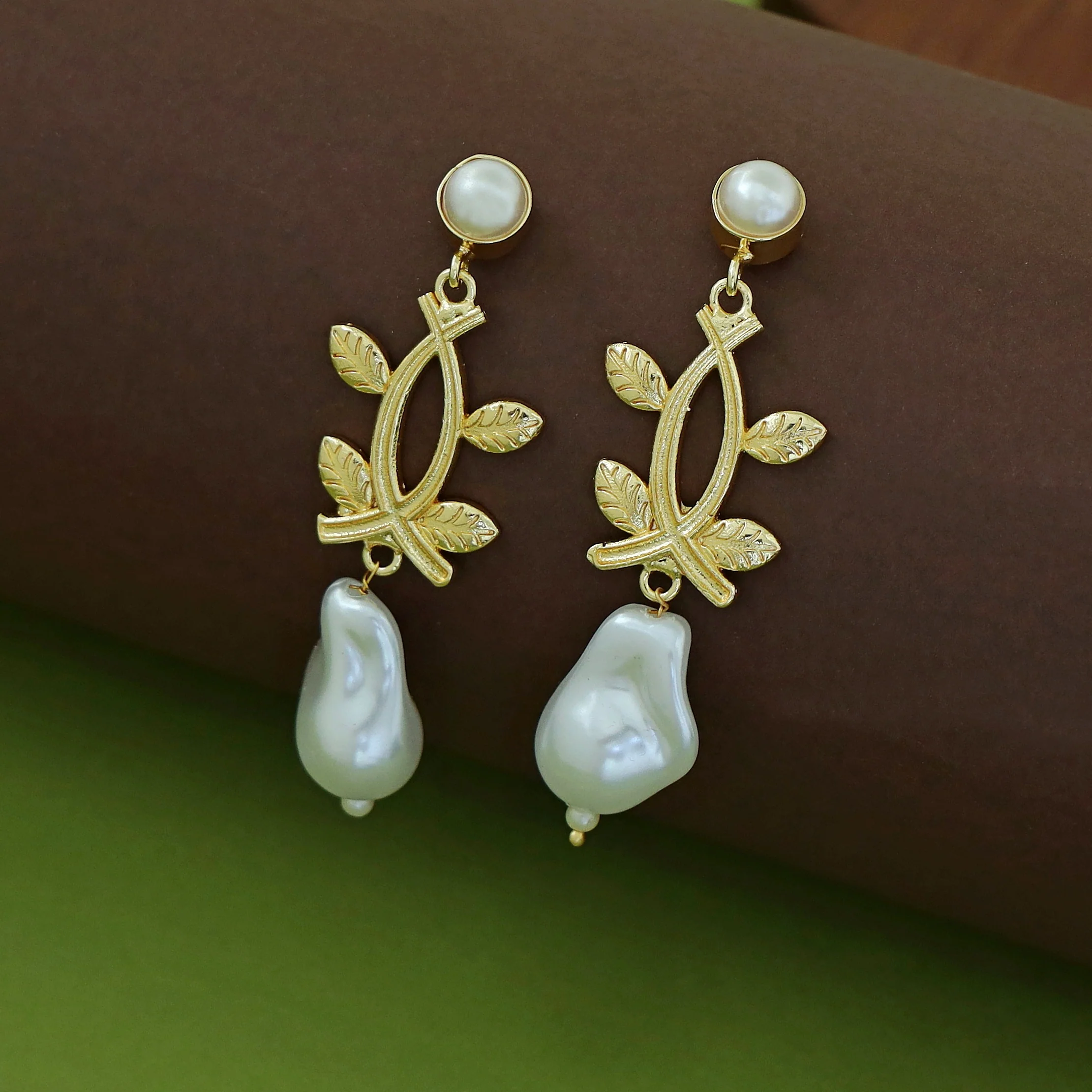 Hima Golden Leafy Pearl Baroque Earring - Image 3