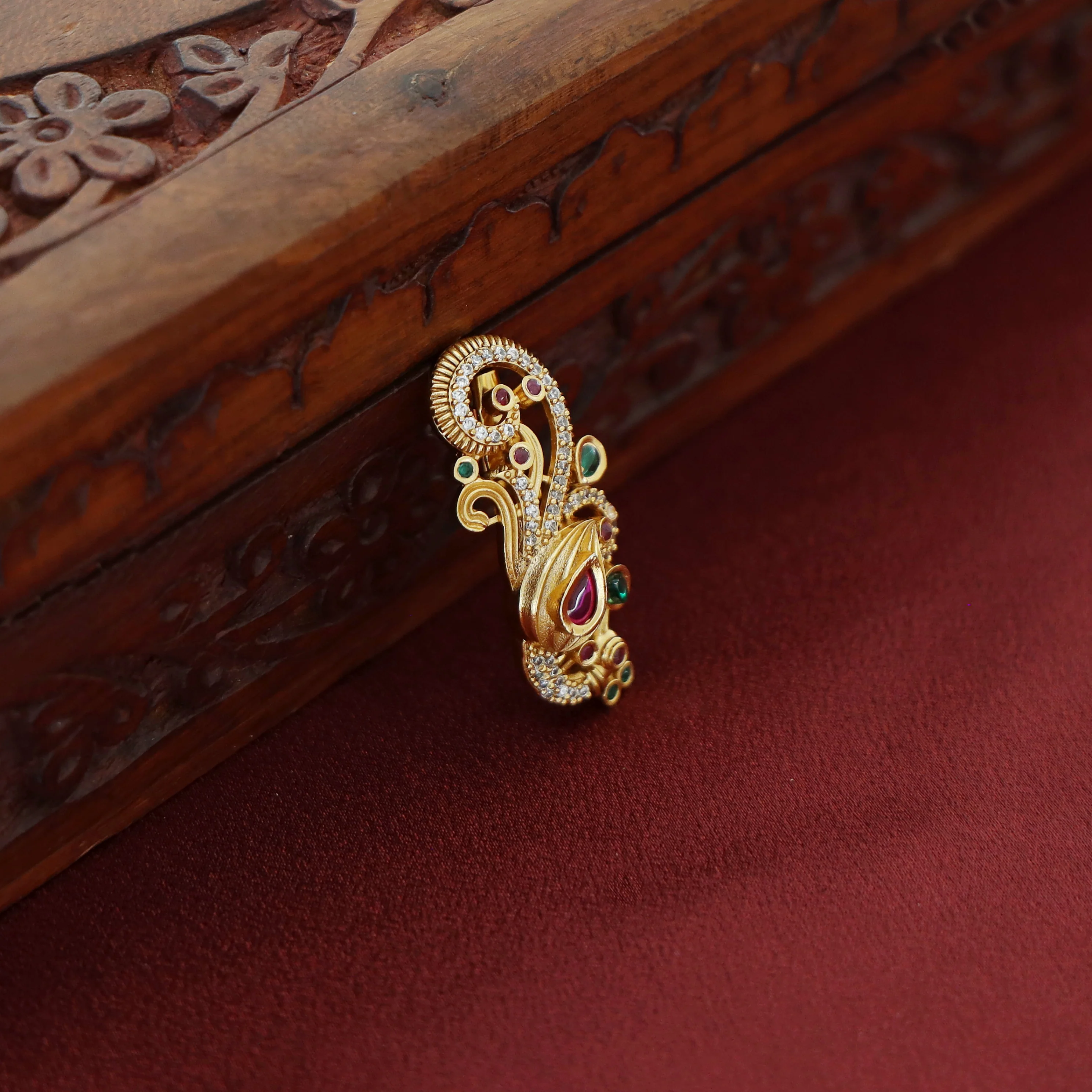 Himansha Mayura Saree Pin - Image 3
