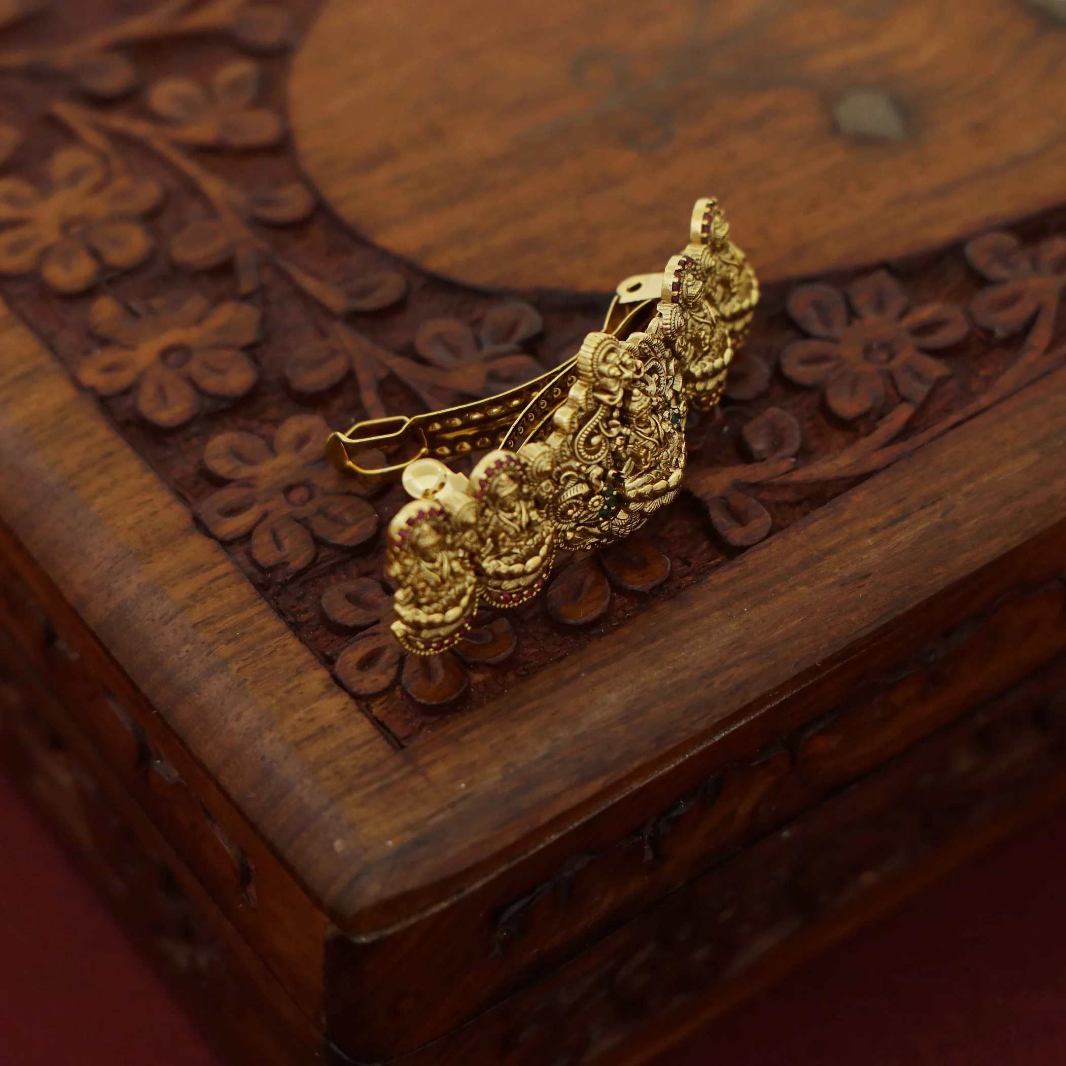 Herdya 5 Devi Bridal Hair Clip - Image 3