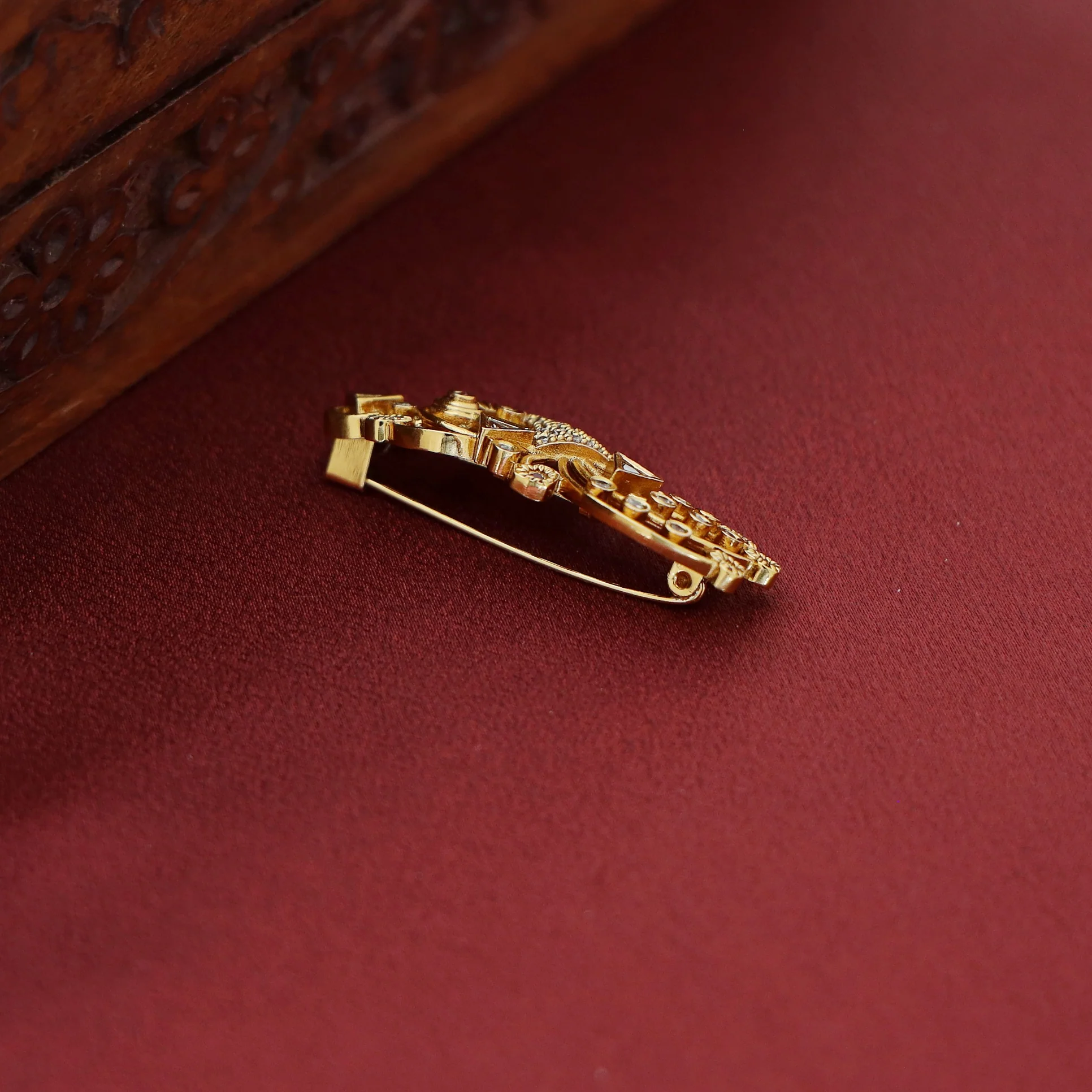 Hrida Mayura AD Stone Saree Pin - Image 6