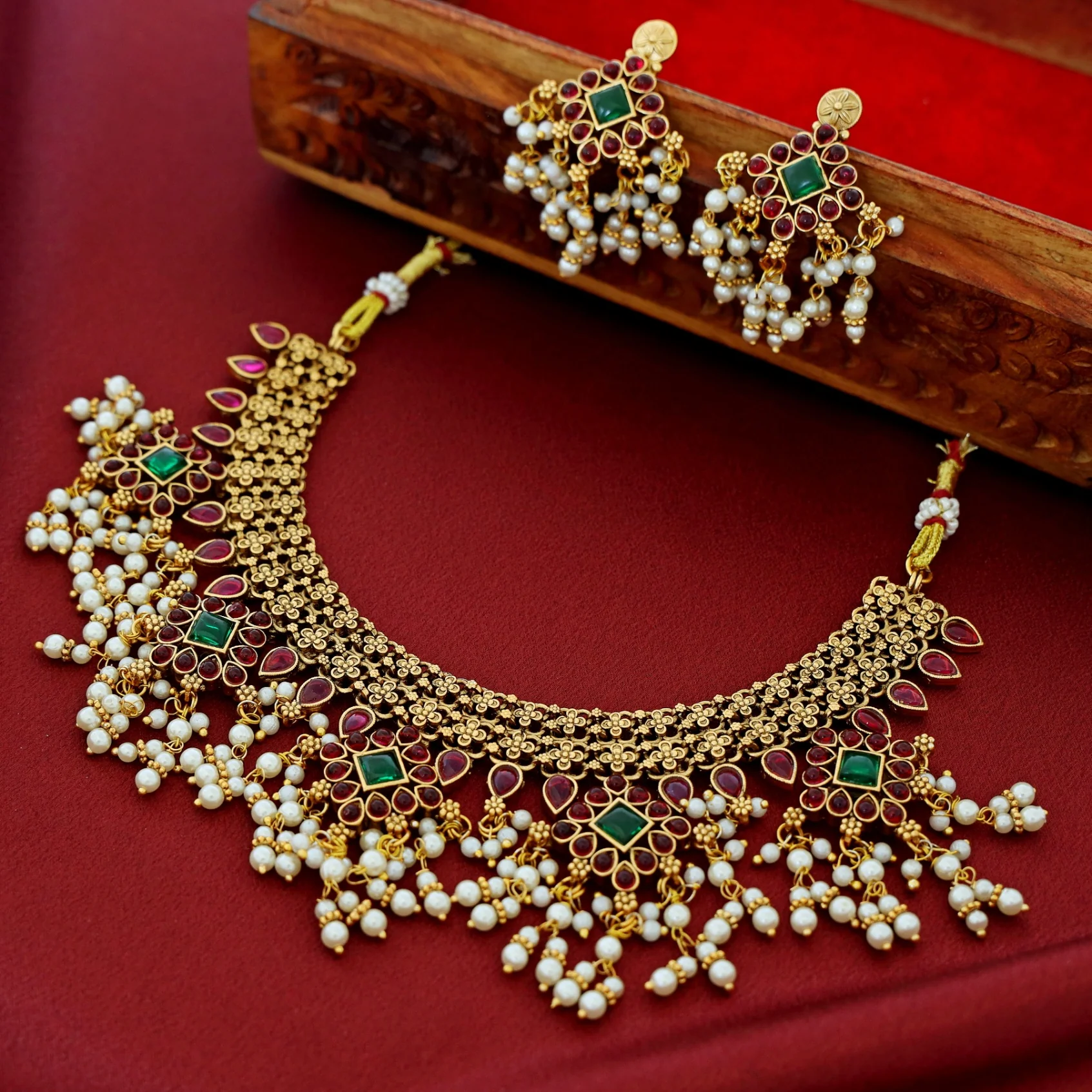 Hridyanshi Kemp Stone Cluster Pearl Short Neckpiece With Earring - Image 4
