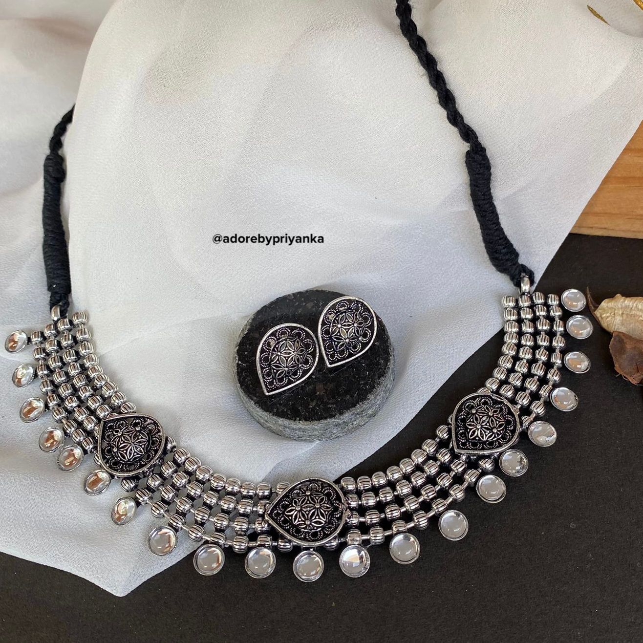 Idika Neckpiece With Stud - Image 10