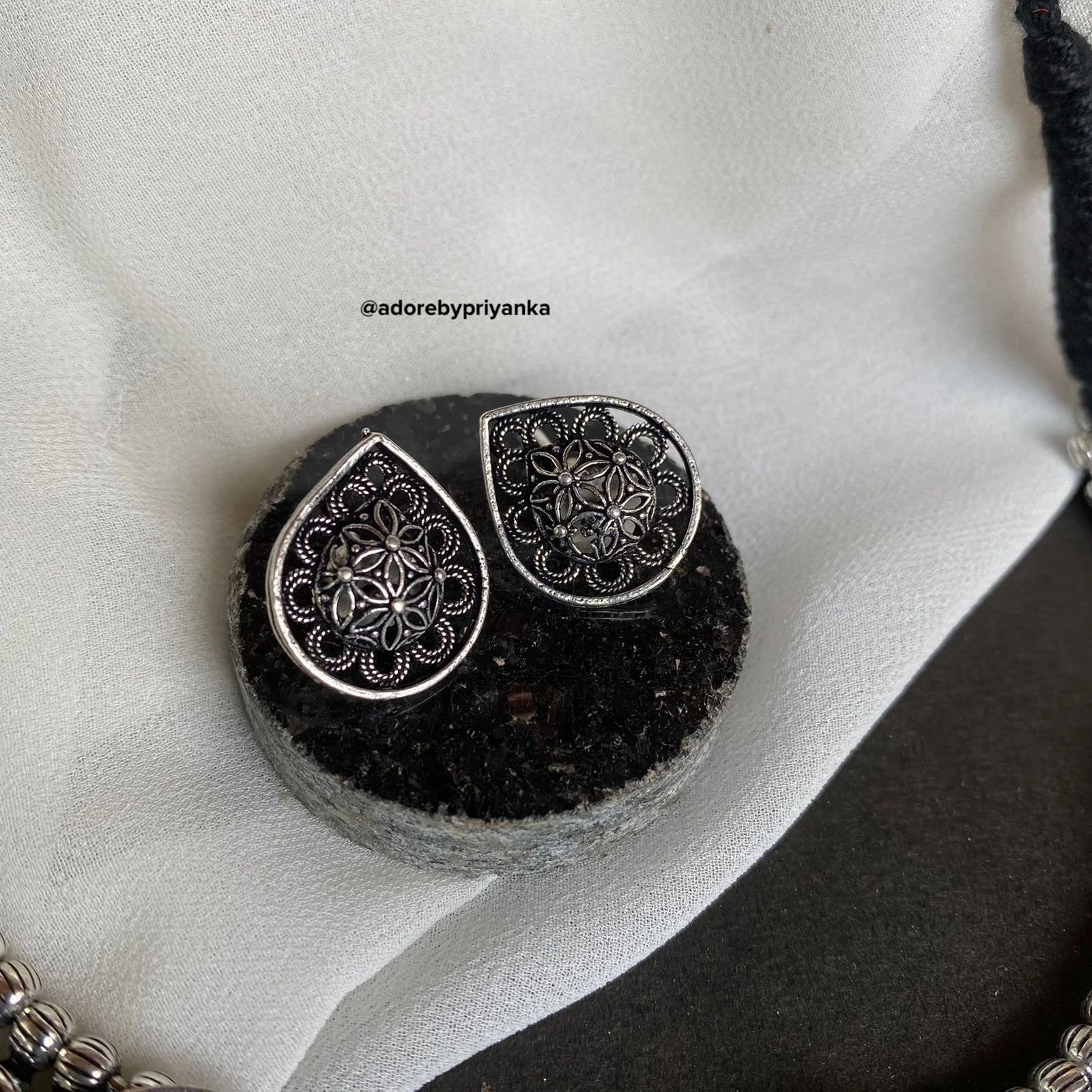 Idika Neckpiece With Stud - Image 3
