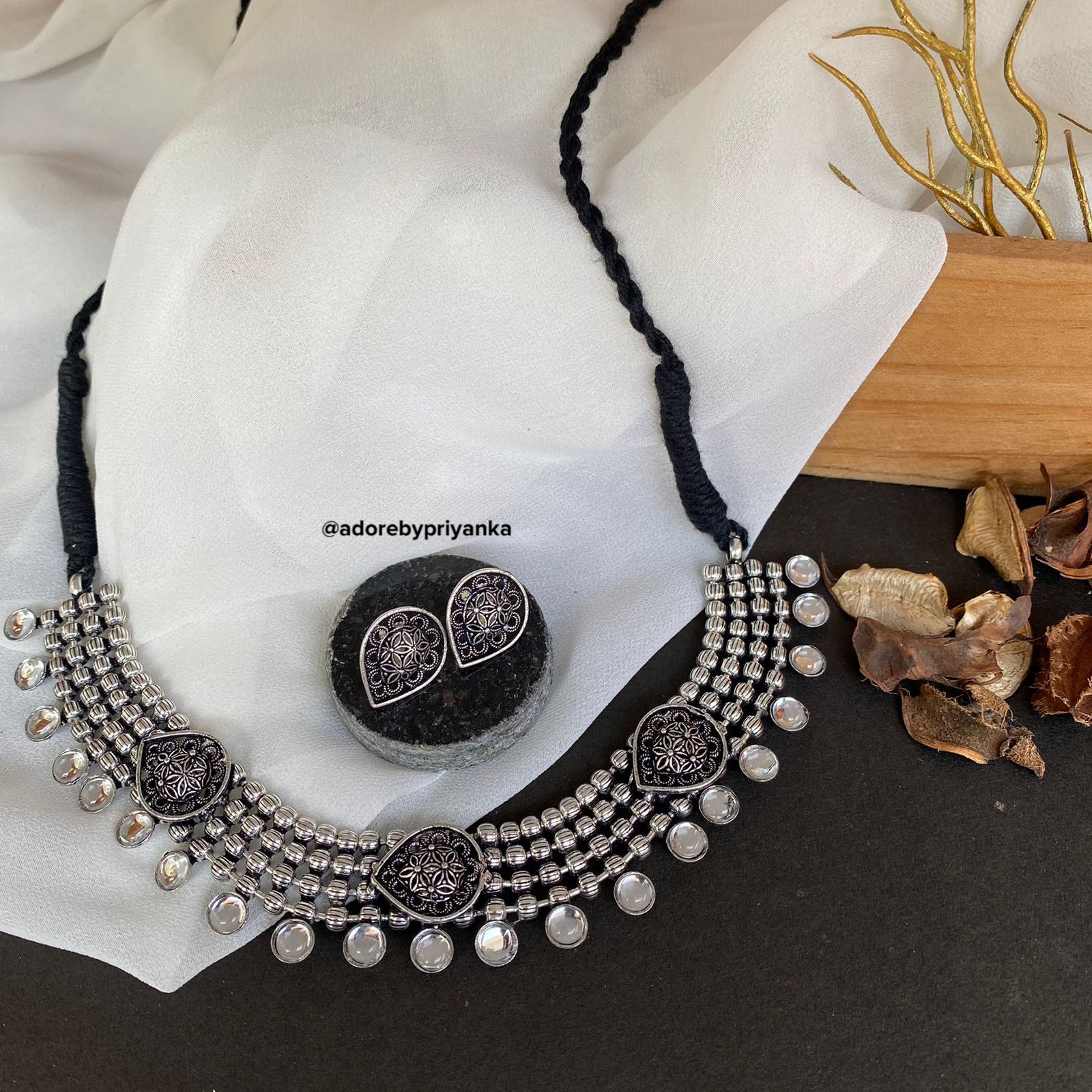 Idika Neckpiece With Stud - Image 6