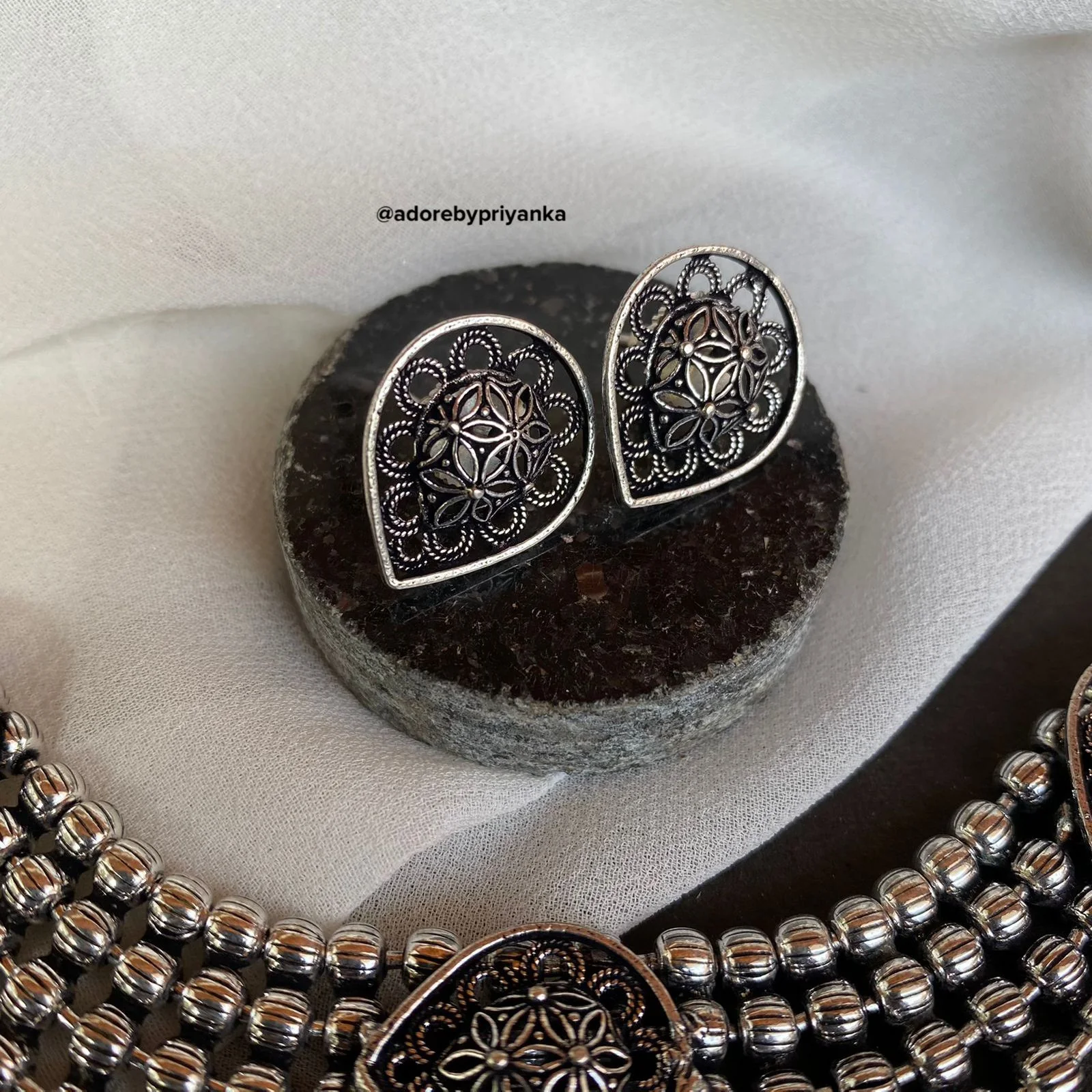 Idika Neckpiece With Stud - Image 7