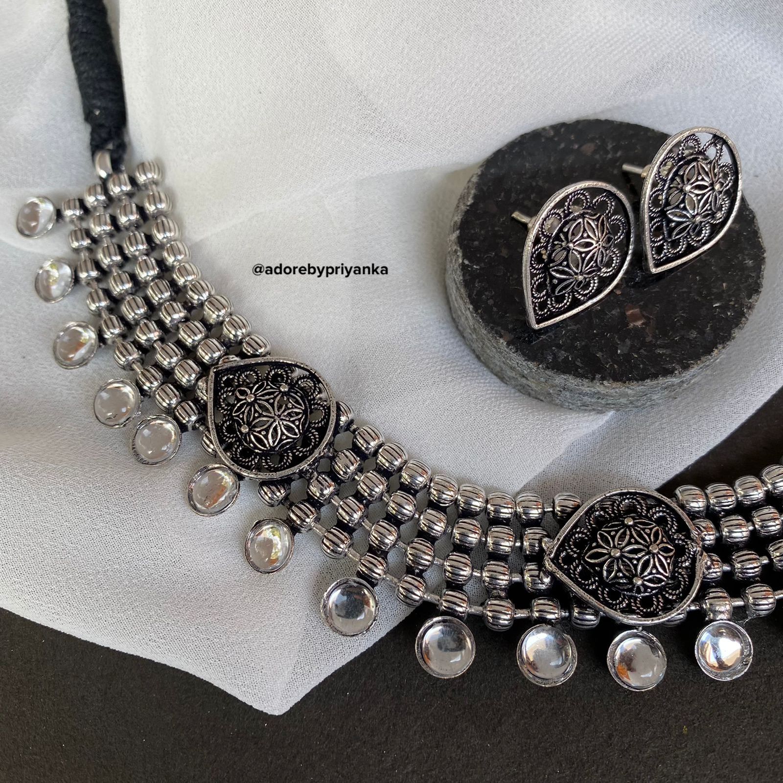 Idika Neckpiece With Stud - Image 9