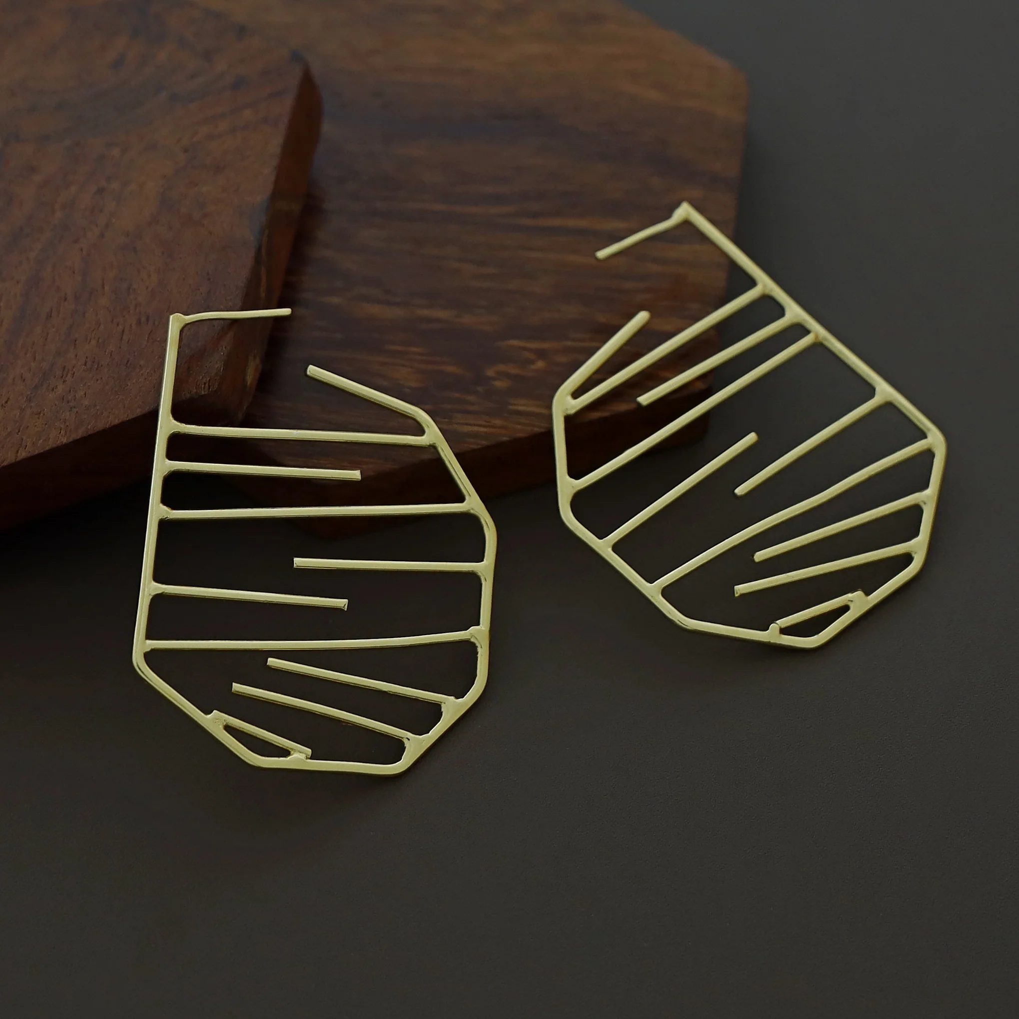 Ihita Golden Geometric Hoop Earring - Image 3