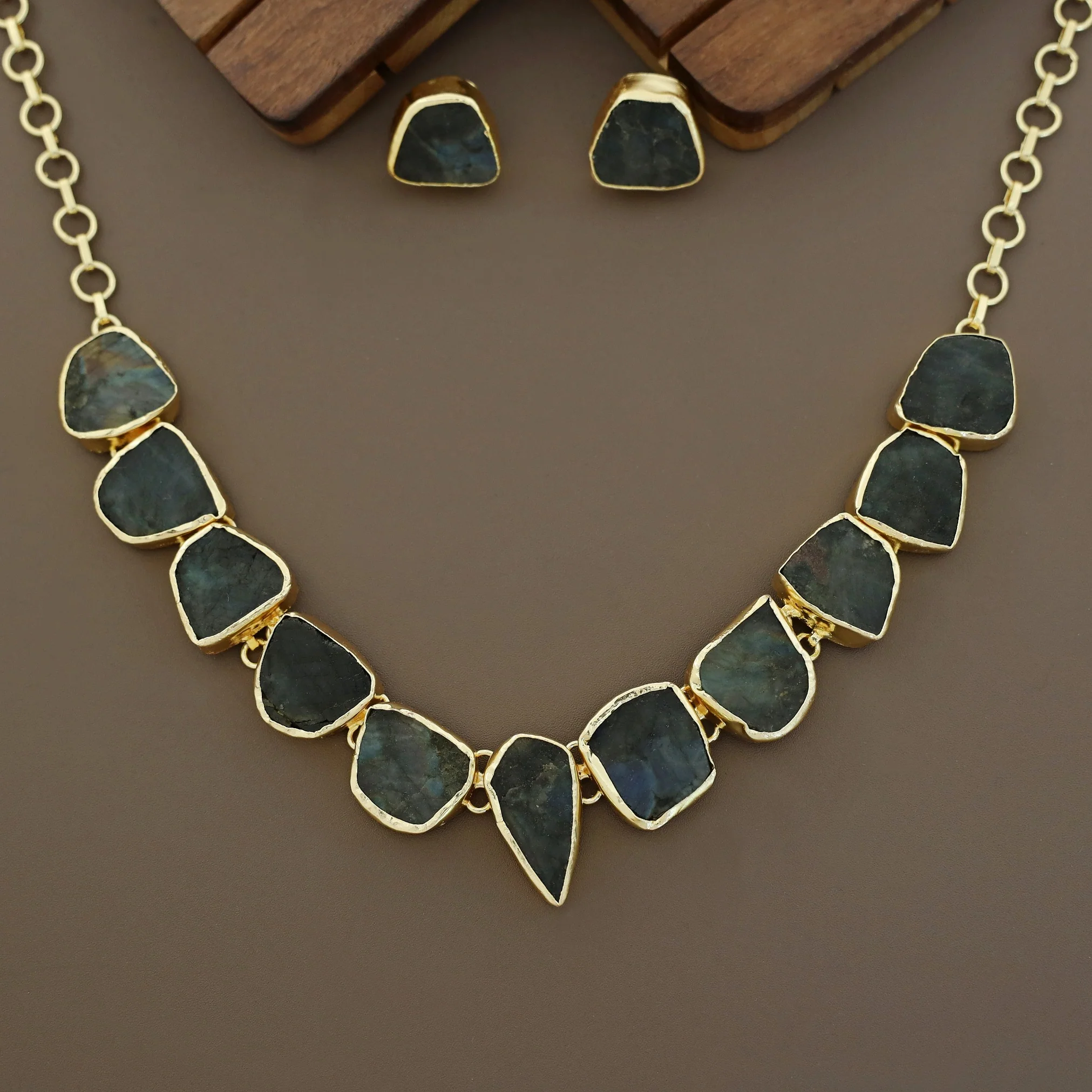 Imaya Raw Stone Neckpiece With Stud - Image 4