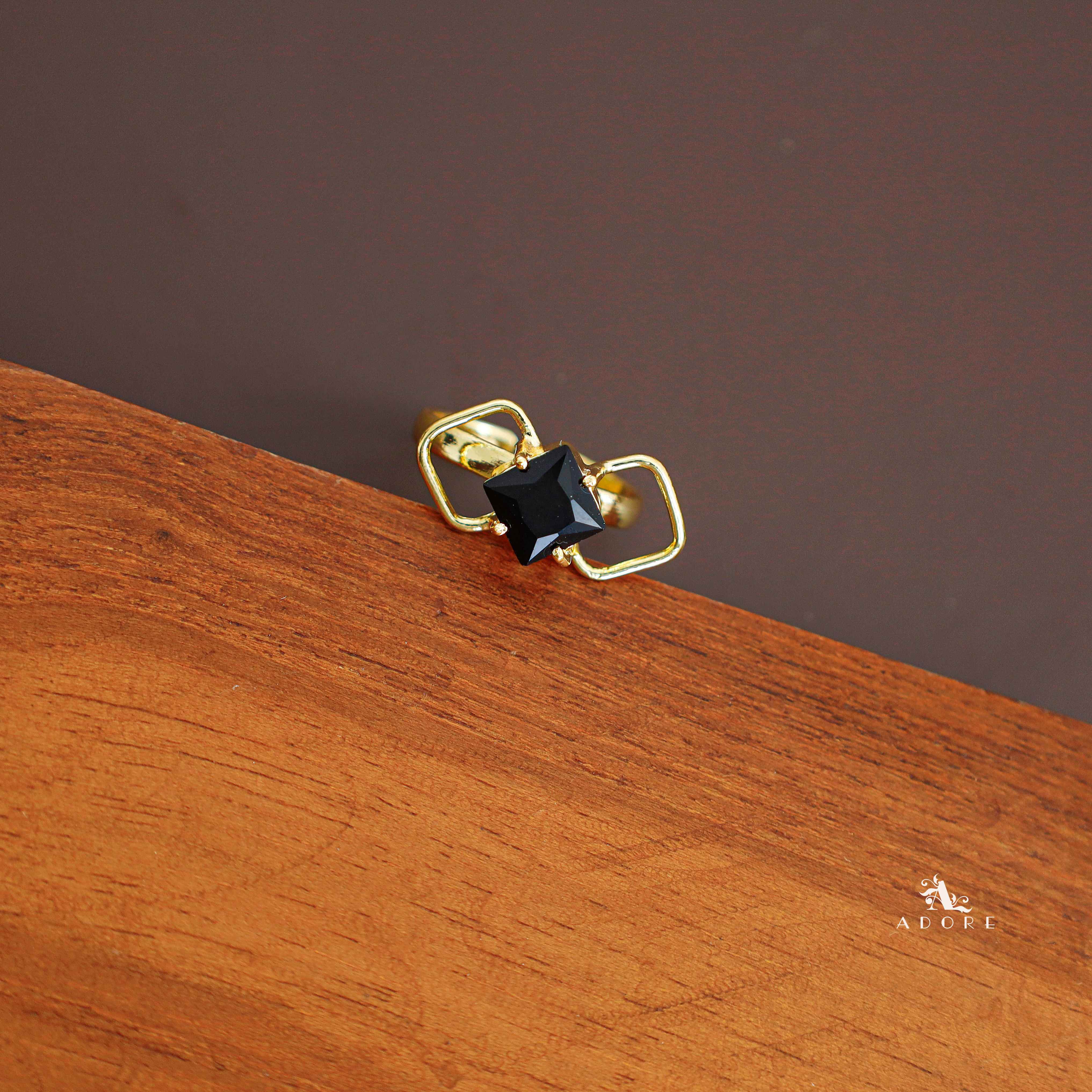 Iorne Golden Glossy Claw Diamond Ring - Image 3