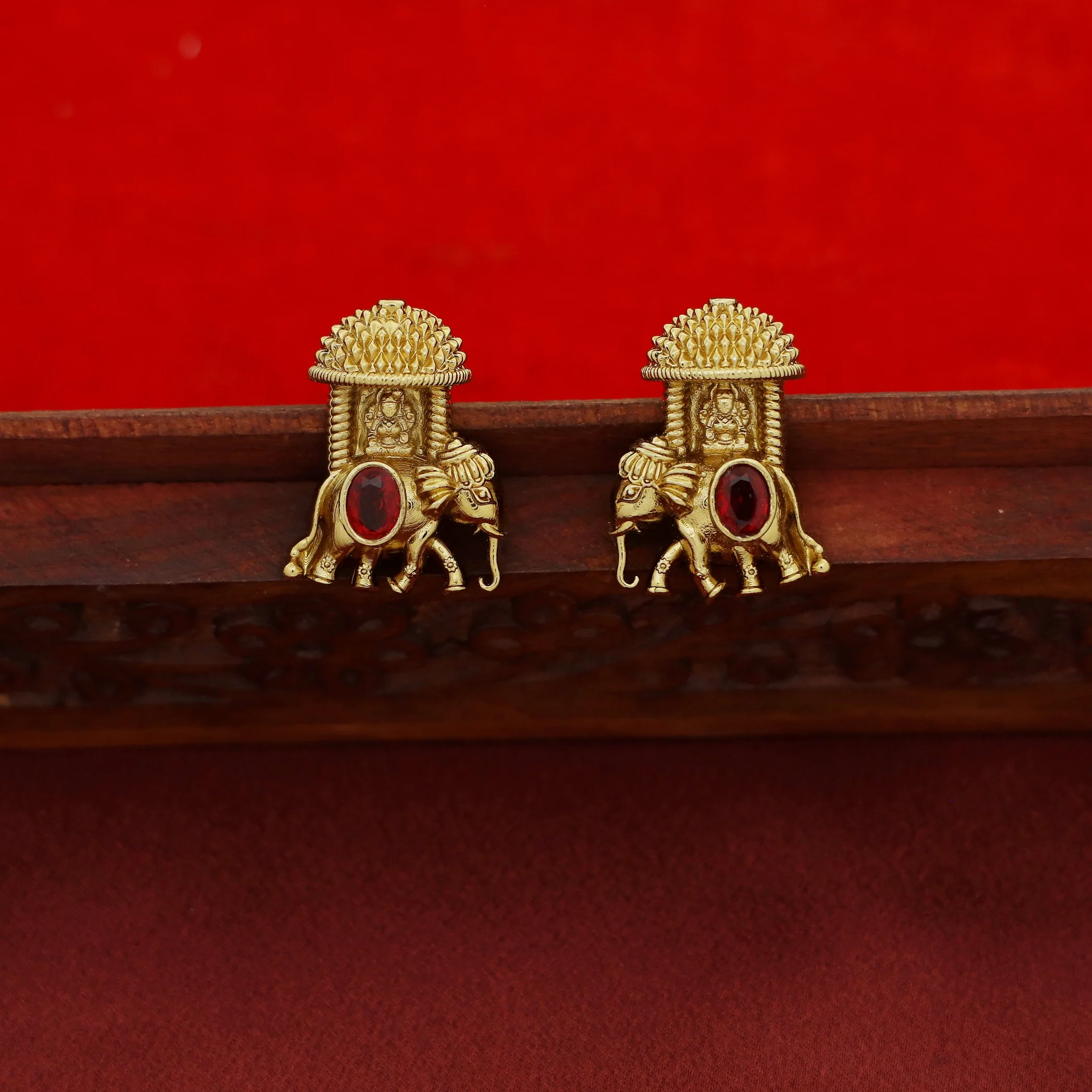 Ipshita  Devi Airavath Short Neckpiece With Earring - Image 5