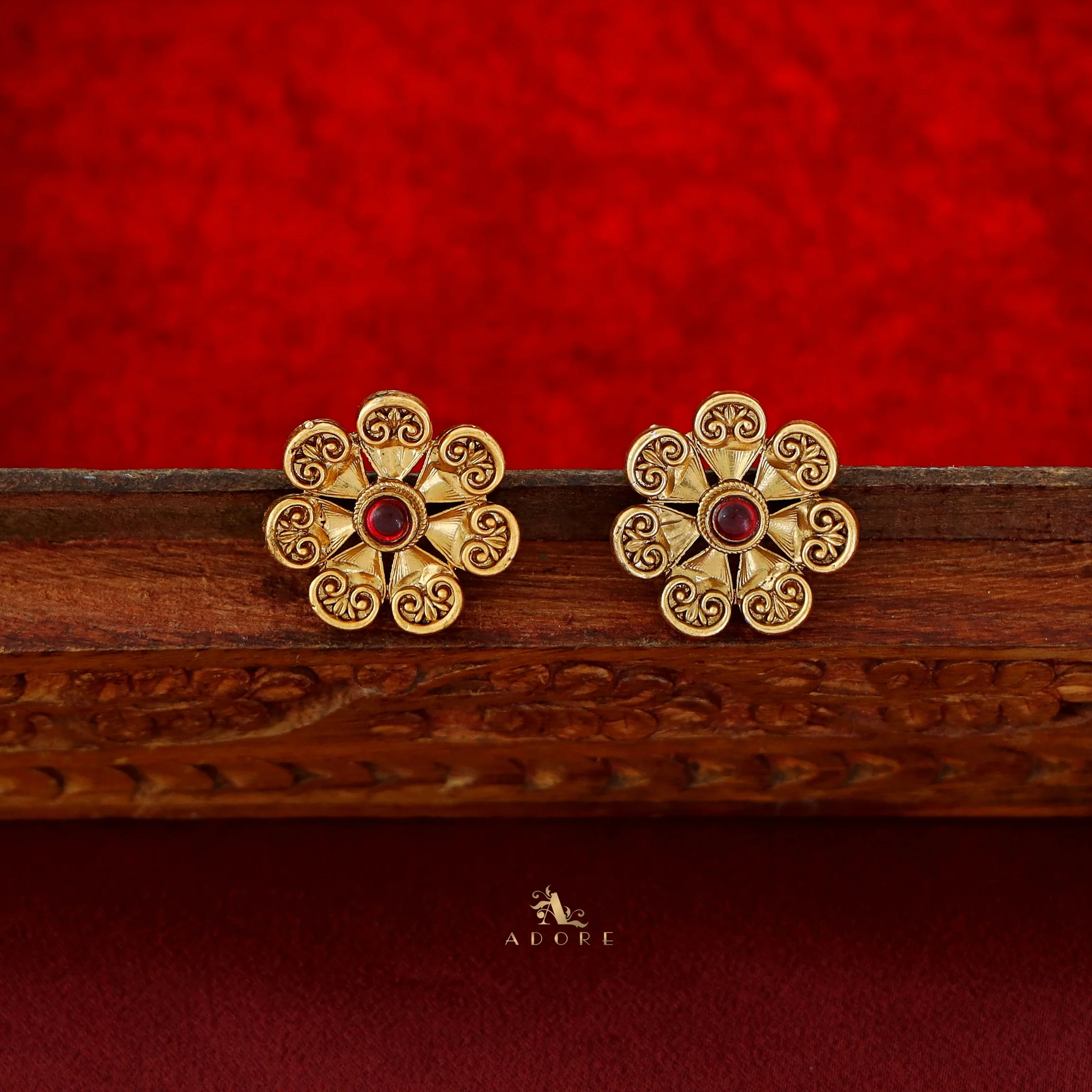 Irika Golden Flower Neckpiece With Earring - Image 5