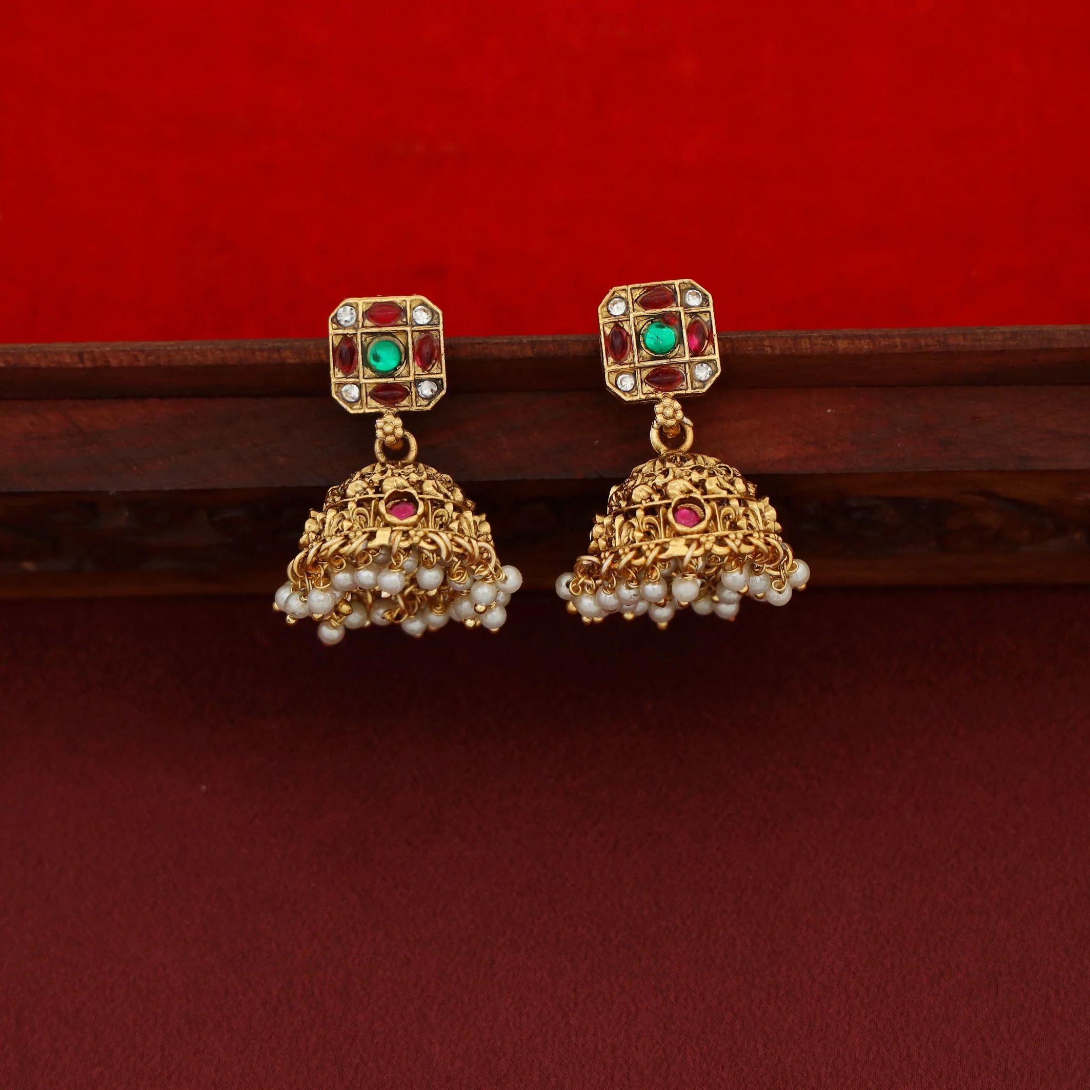 Ishvarya Devi Kashi Bridal Set Neckpiece With Earring - Image 4