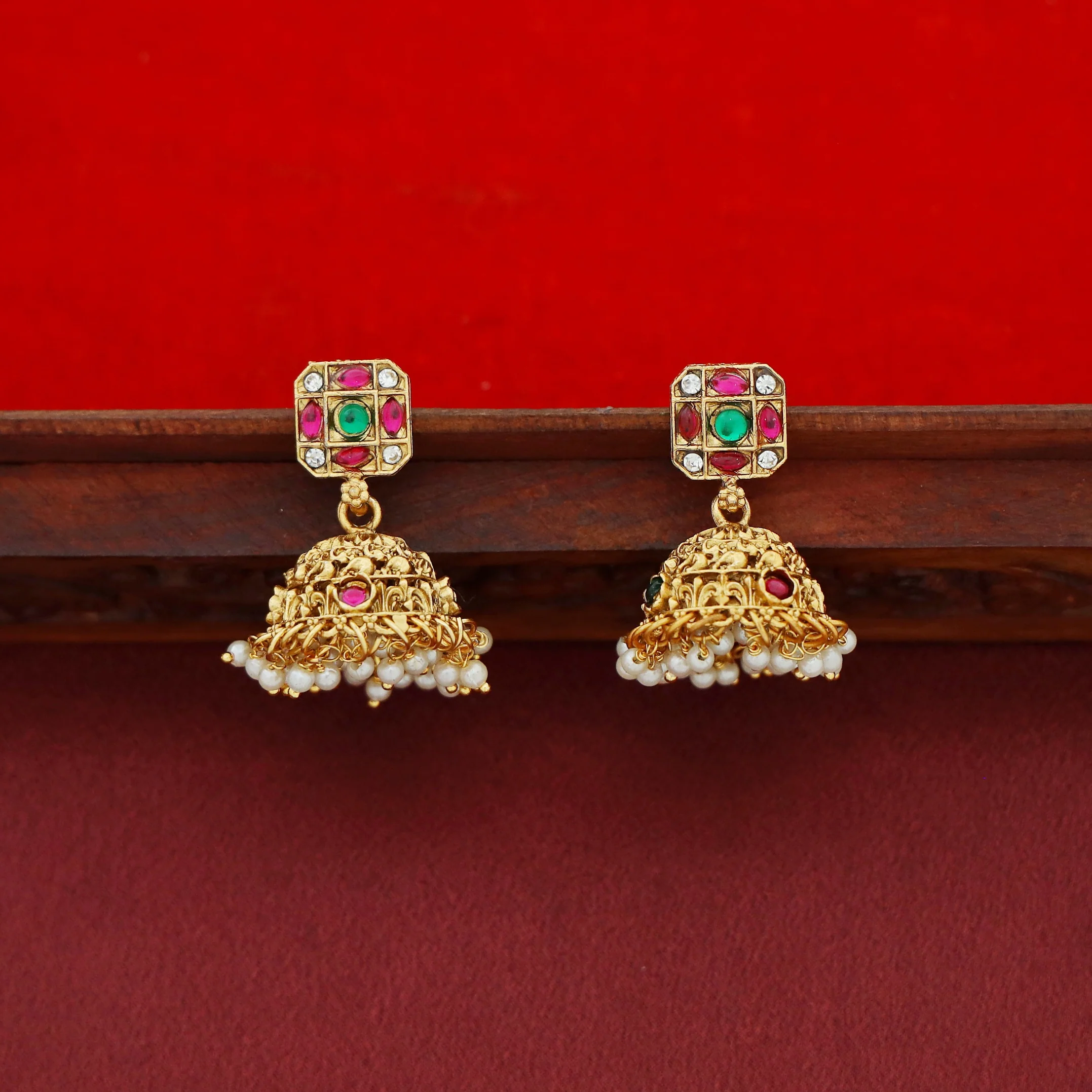 Ishvarya Kashi Long Haram With Earring - Image 4
