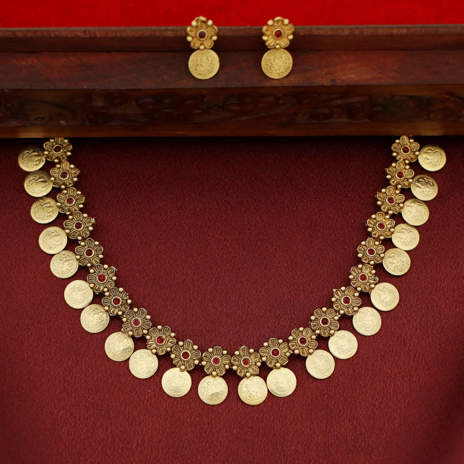 Ishwari Floral Kashi Short Neckpiece With Earring - Image 2