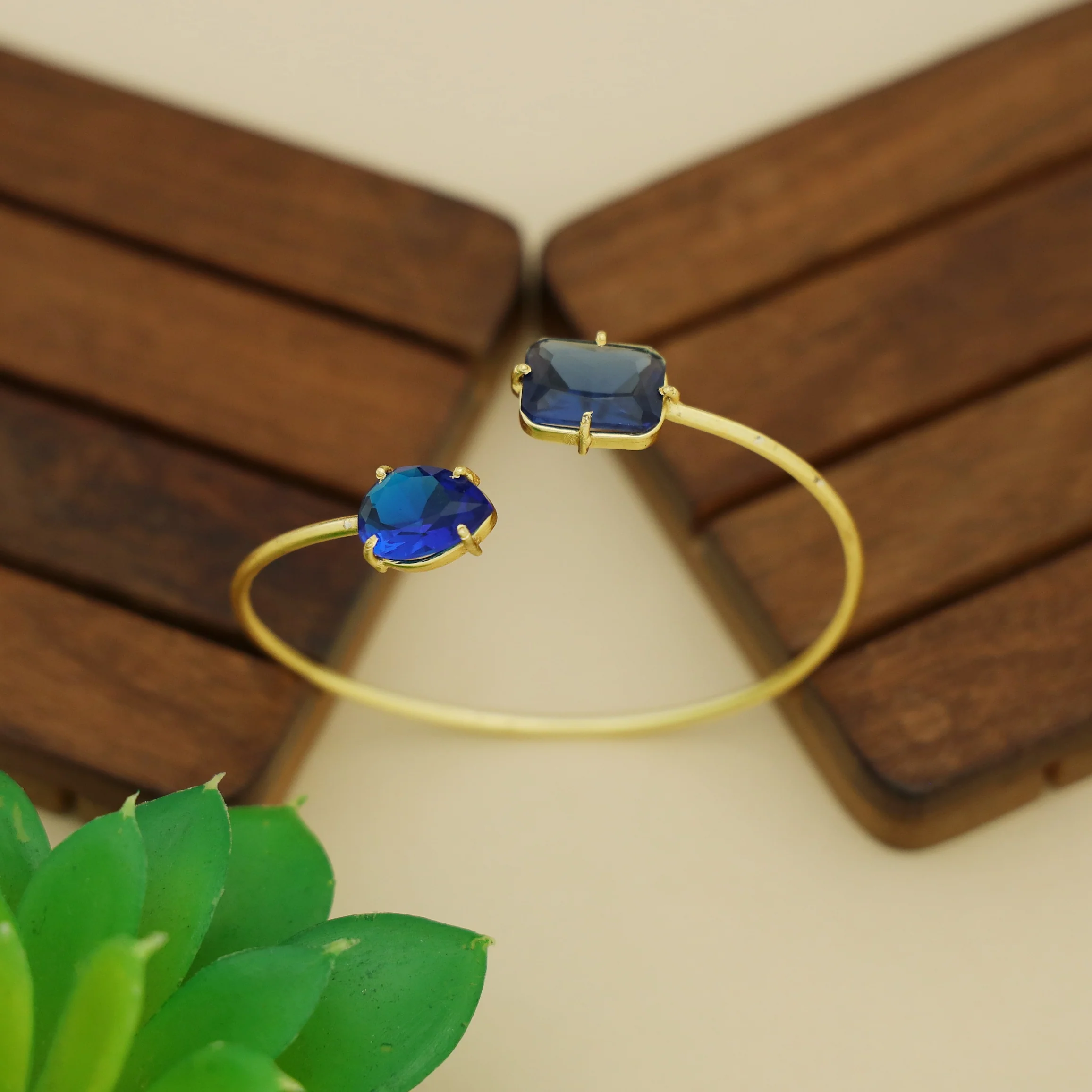 Isla Golden Claw Rectangle Drop Glossy Stone Bangle - Image 7