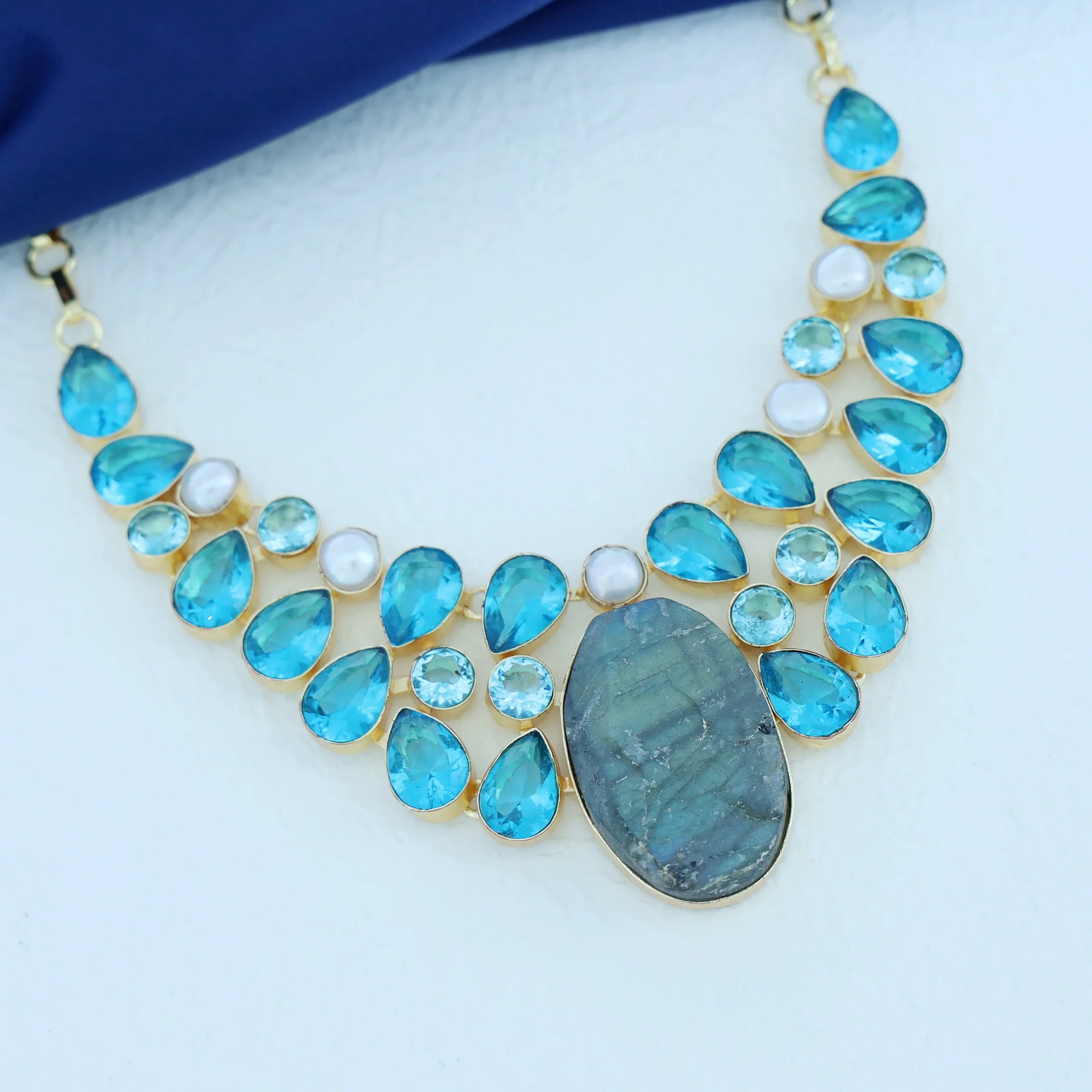 Jael Glossy Neckpiece - Image 2
