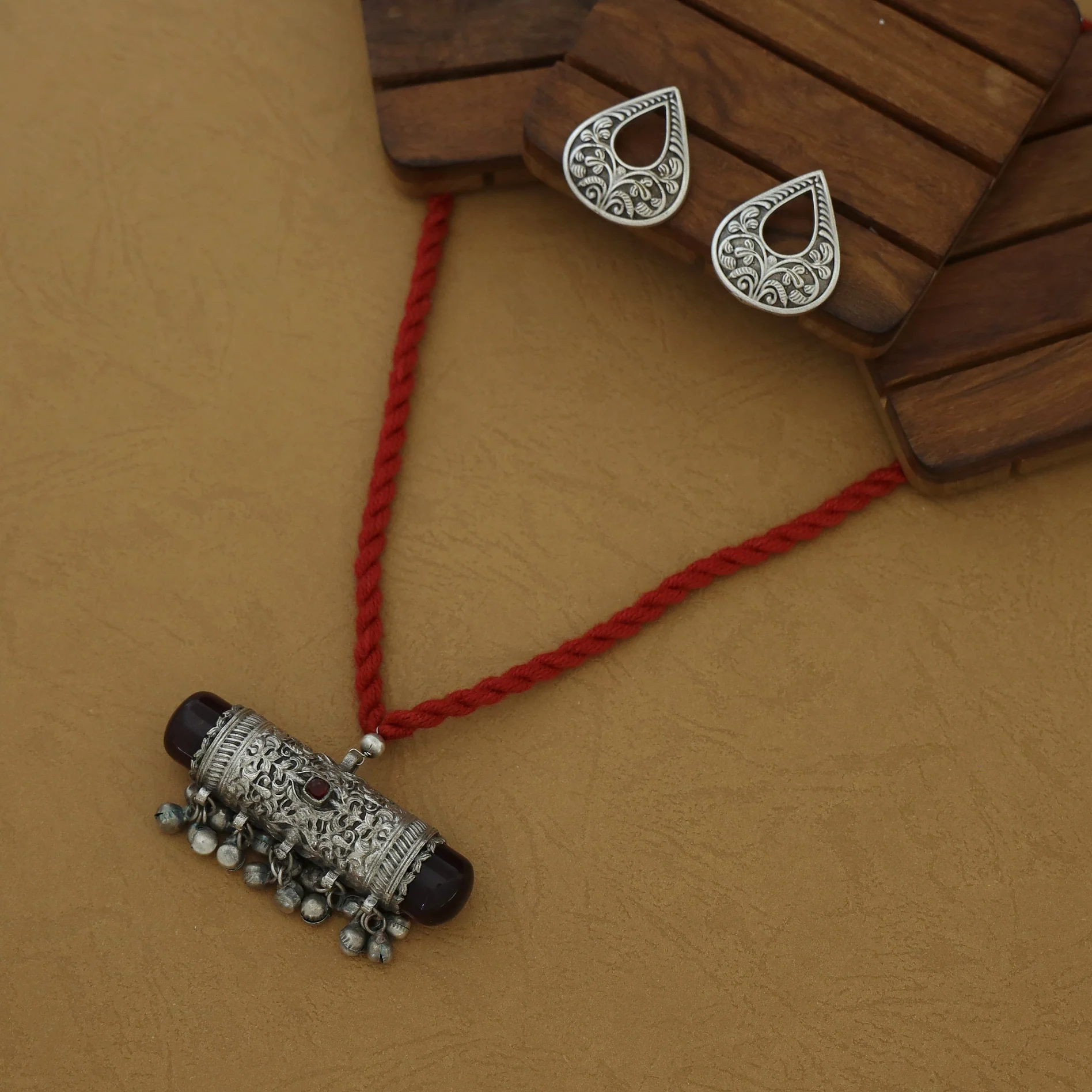 Jagvi Thread Silver Pendant Ghungroo Neckpiece With Earring - Image 3