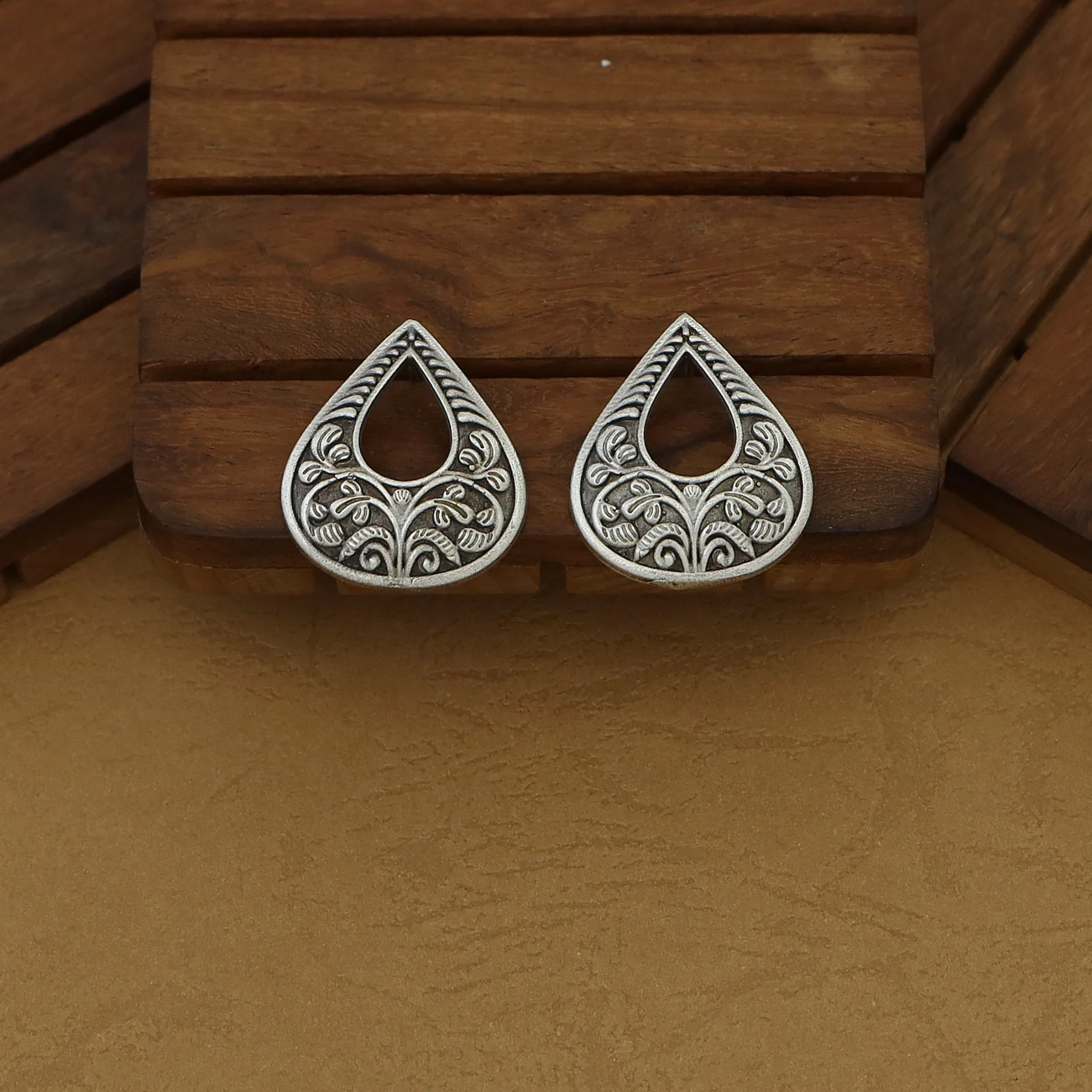 Jagvi Thread Silver Pendant Ghungroo Neckpiece With Earring - Image 5