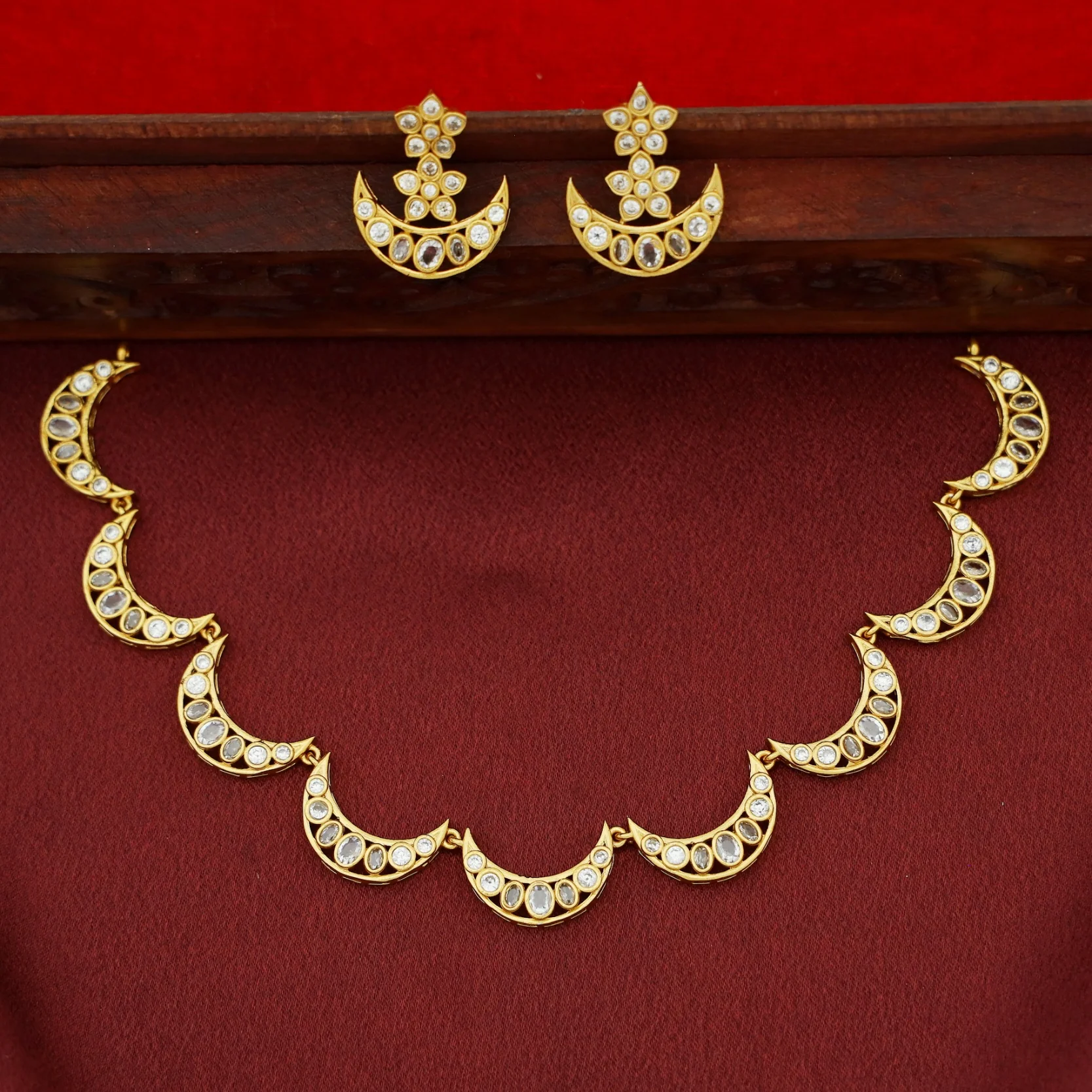 Akanshika Half Moon Neckpiece With Earring - Image 2