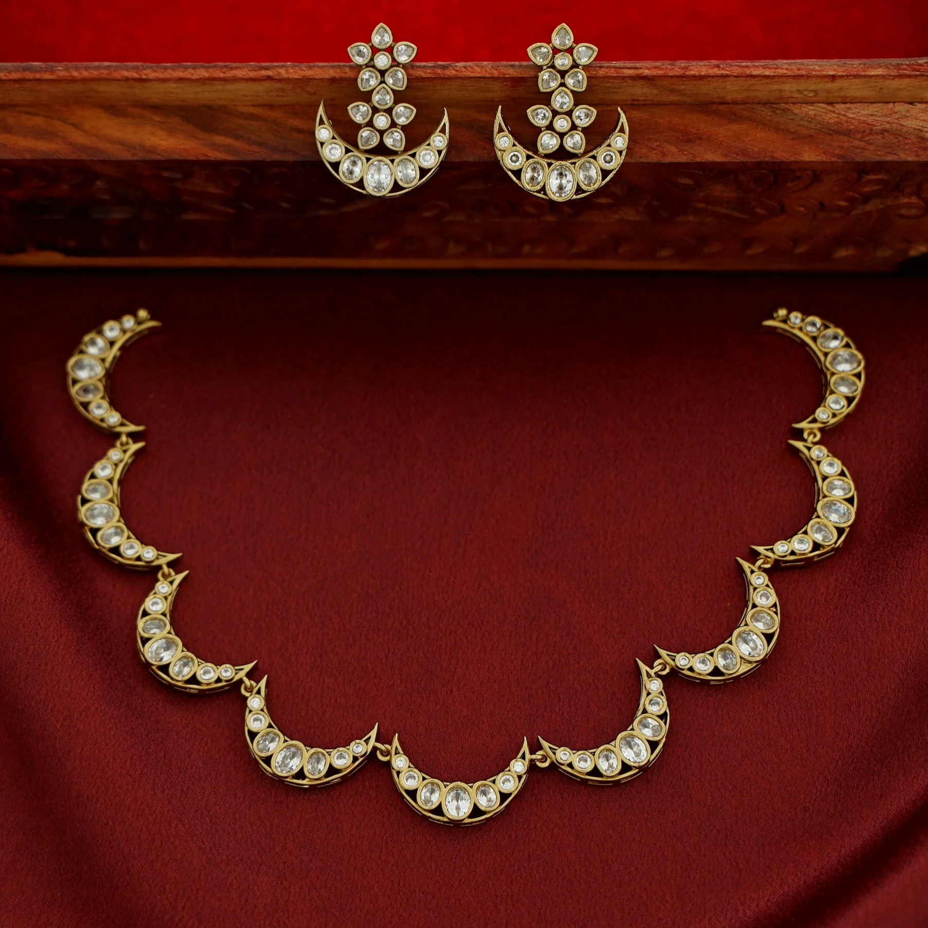 Akanshika Half Moon Neckpiece With Earring - Image 3