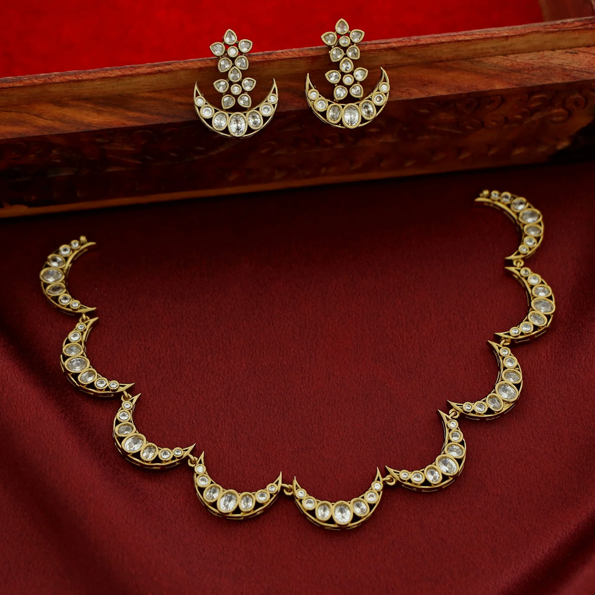 Akanshika Half Moon Neckpiece With Earring - Image 5