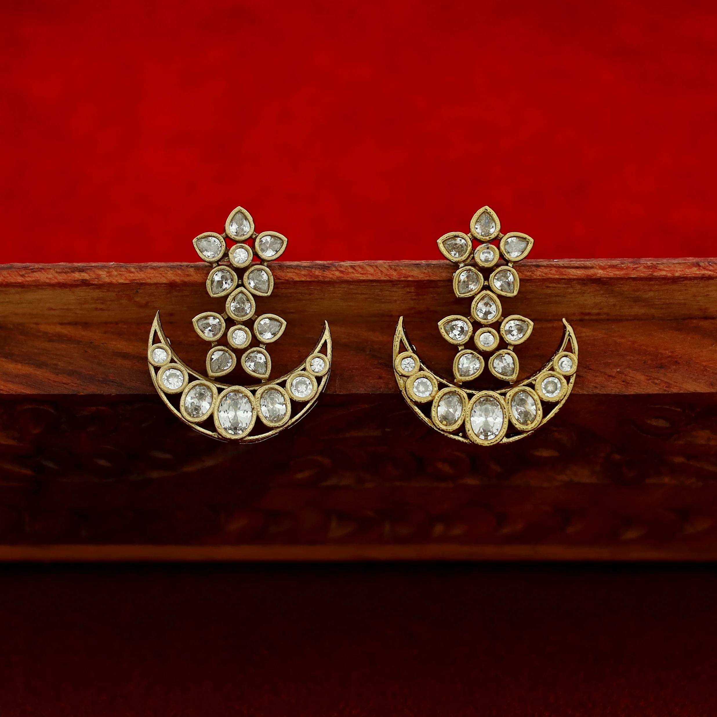 Akanshika Half Moon Neckpiece With Earring - Image 6