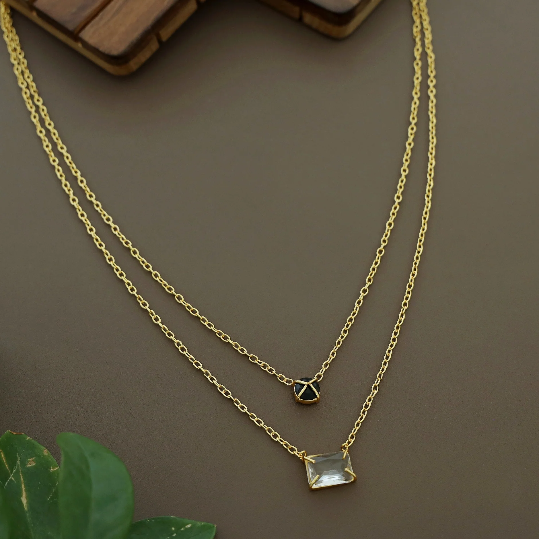 Jaime 2 Layer Glossy Claw Neckpiece - Image 4