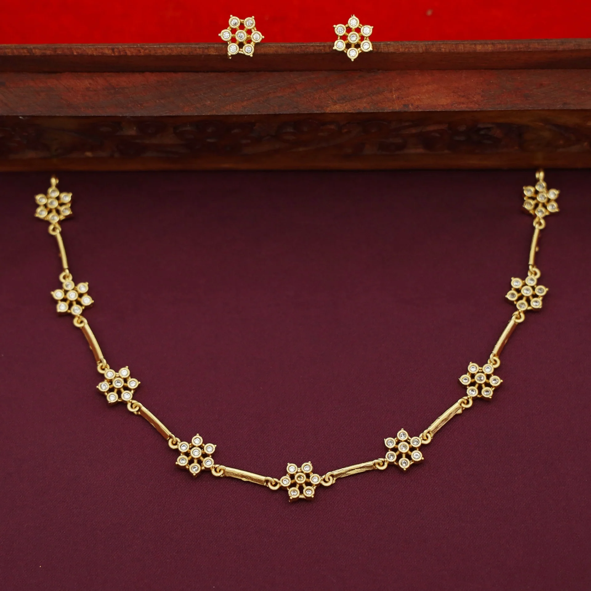 Jaisree Stick Flower Short Neckpiece / Choker with Stud - Image 3
