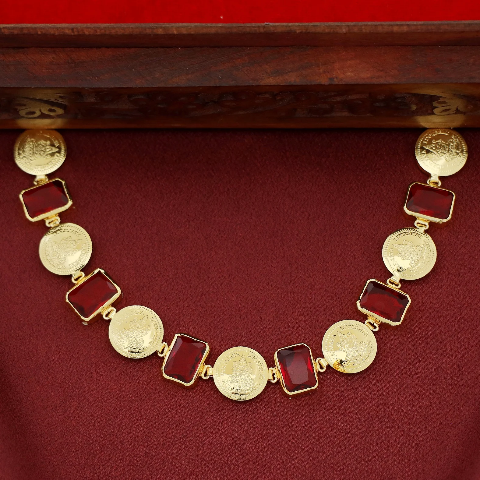 Jaya Lakshmi Kashi Rectangle Choker - Image 2