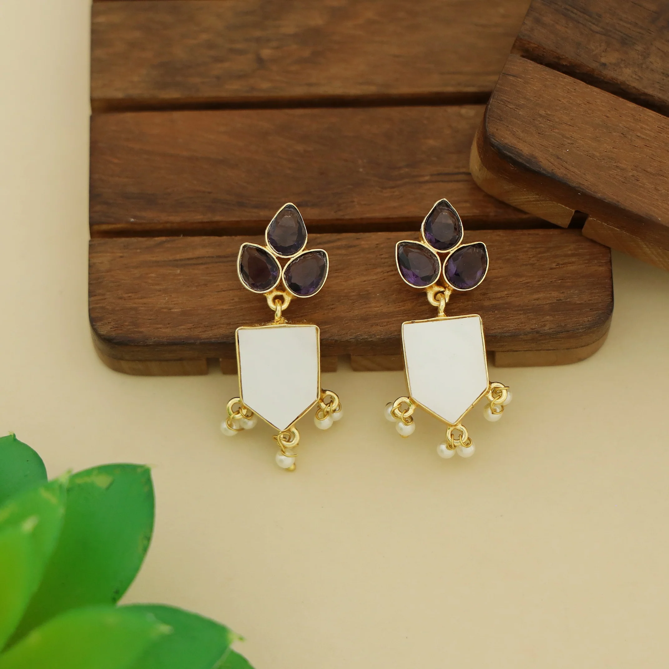 Jessica Mop Tri Leaf Glossy Stone Pearl Earring - Image 3