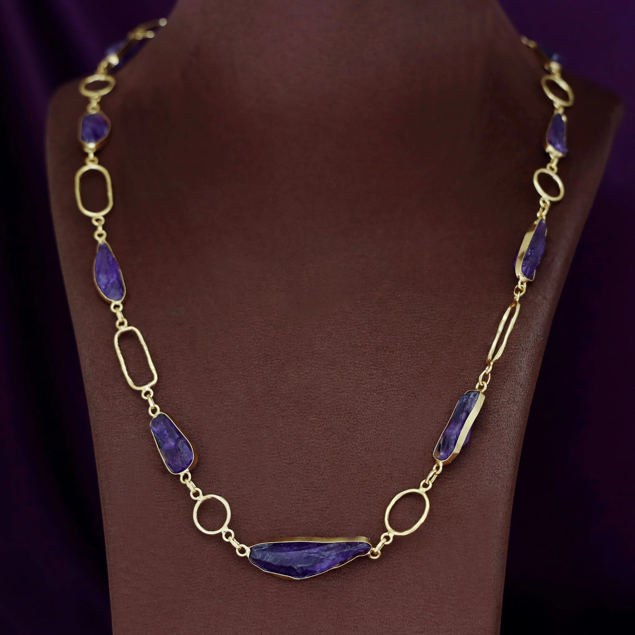 Jisna Golden Hammered Rectangle Circle Dyed Stone Neckpiece - Image 10