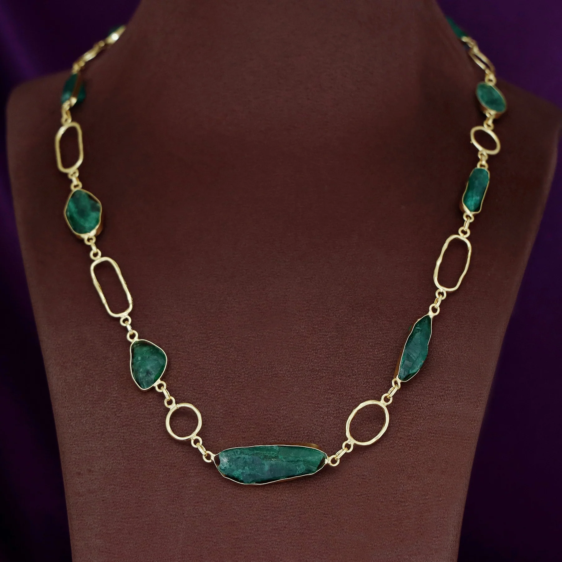 Jisna Golden Hammered Rectangle Circle Dyed Stone Neckpiece - Image 5