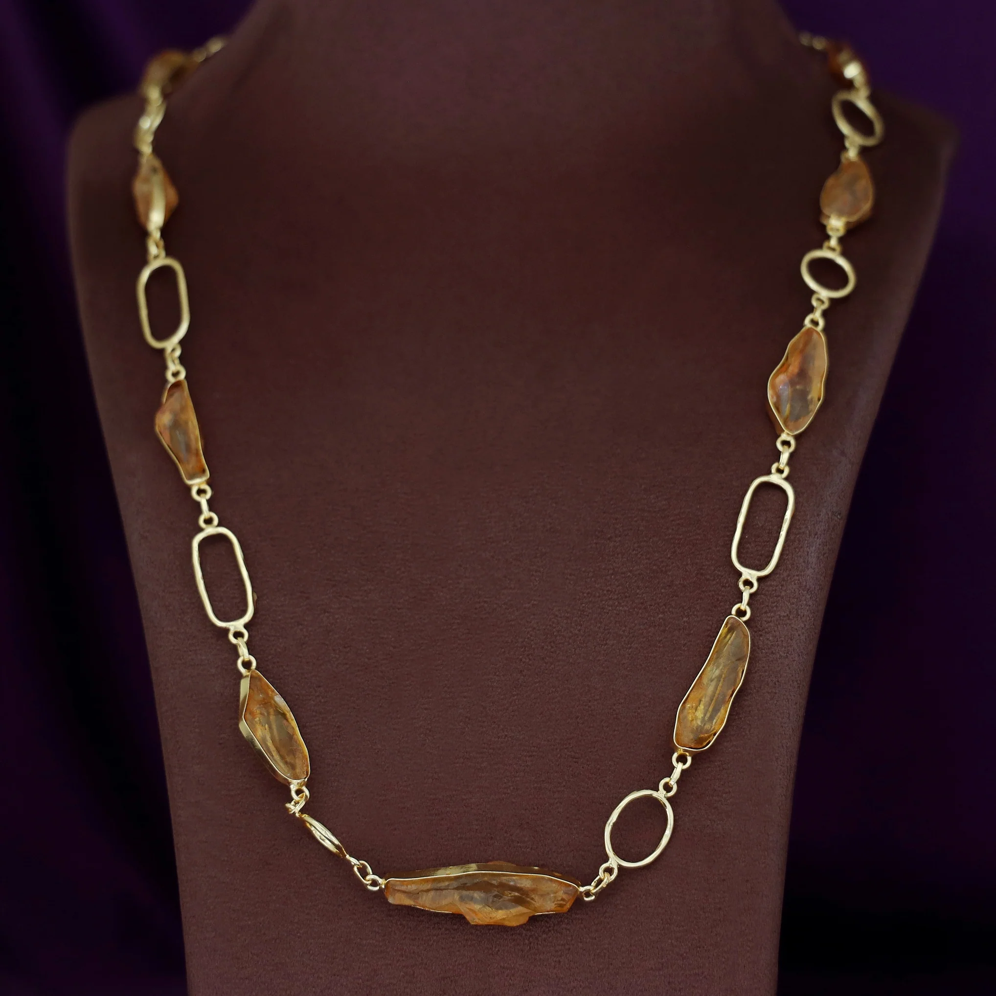 Jisna Golden Hammered Rectangle Circle Dyed Stone Neckpiece - Image 7
