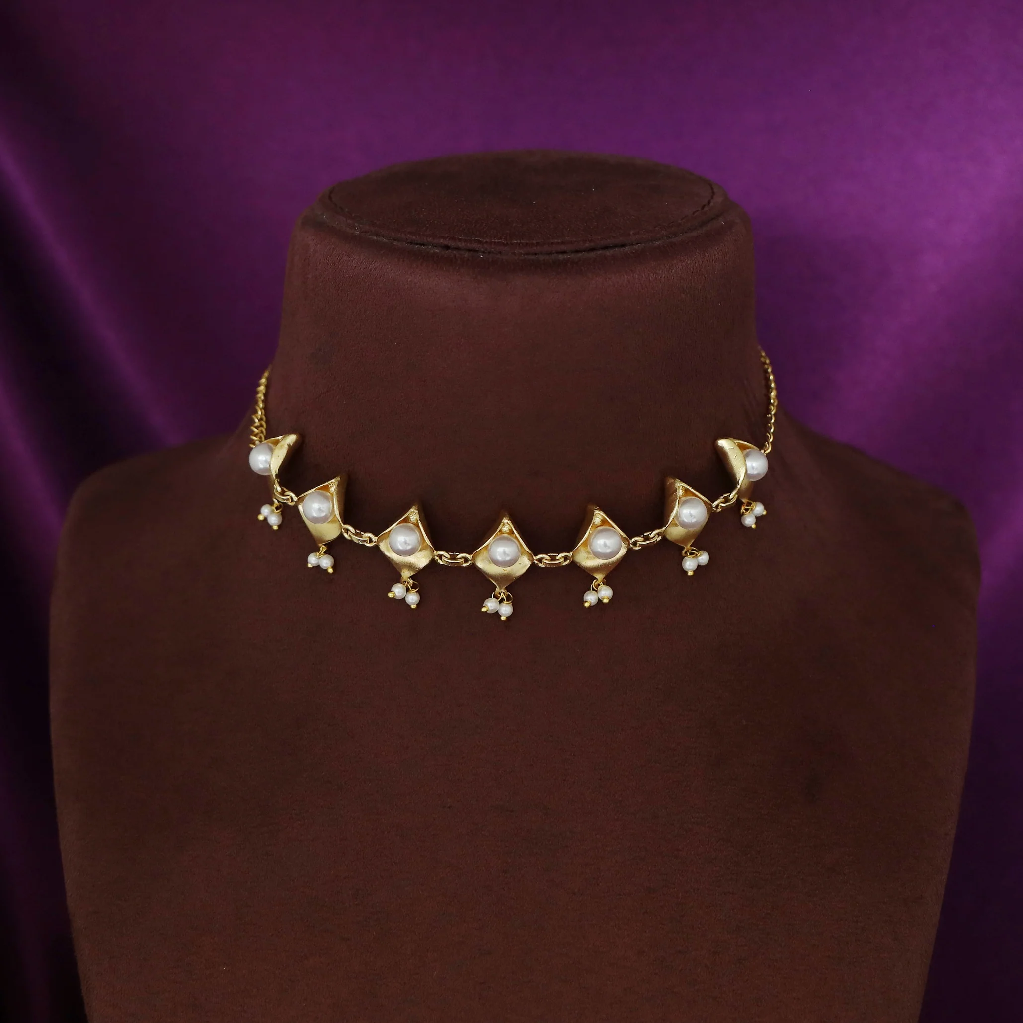 Jiyana Golden Calla Lily Branch Pearl Beaded Choker - Image 2