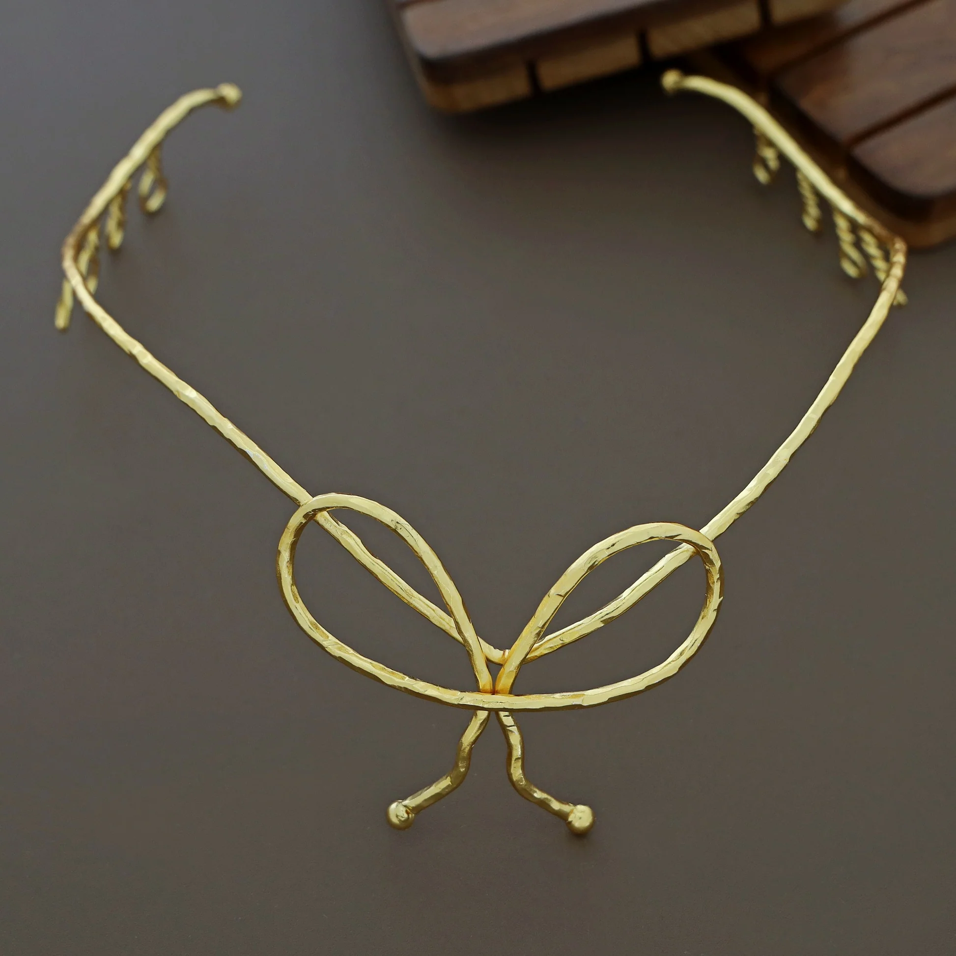 Jobina hammered Bow Hair Crown Band - Image 3