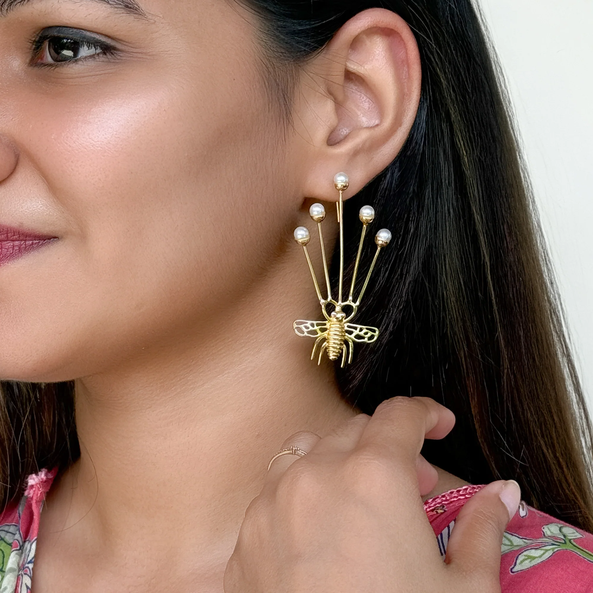 Joyana Golden Honey Bee Pearl 3 In 1 Ear-Cuff - Image 10