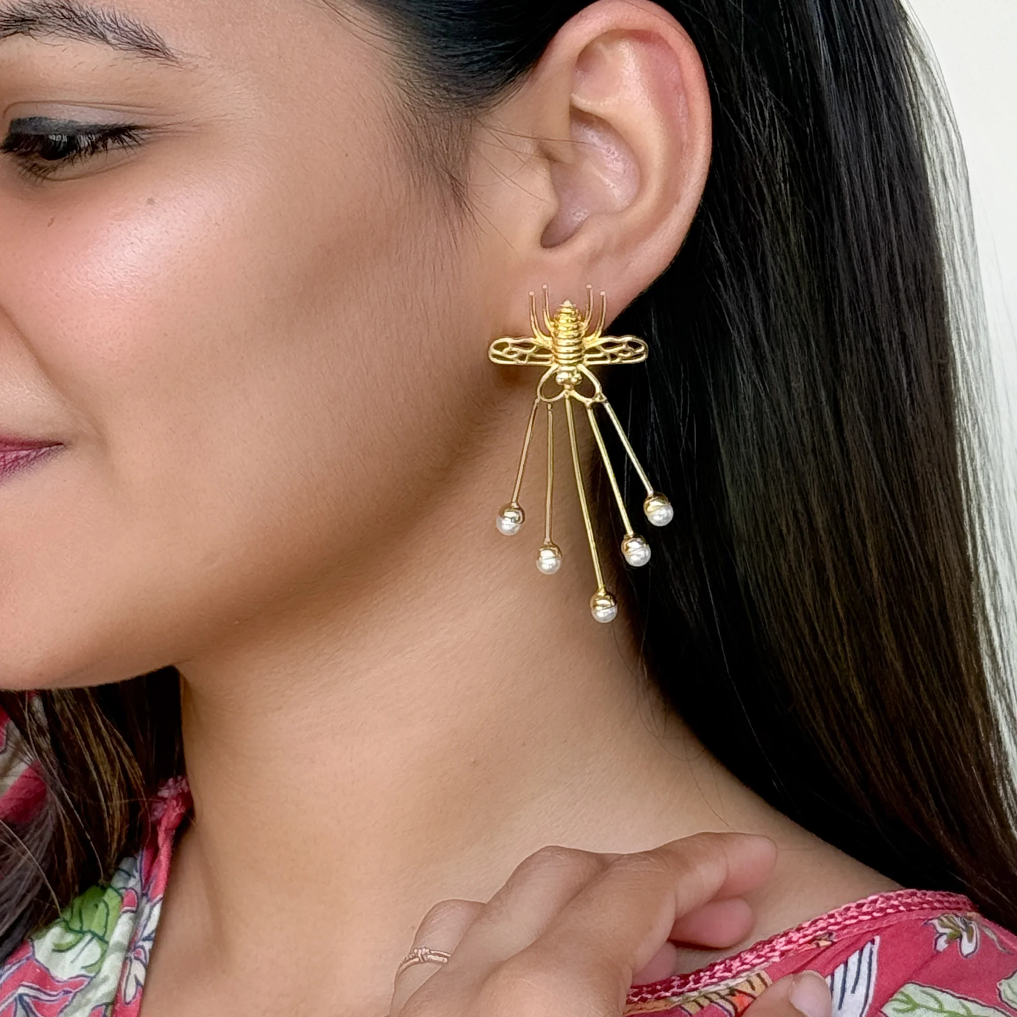 Joyana Golden Honey Bee Pearl 3 In 1 Ear-Cuff - Image 4