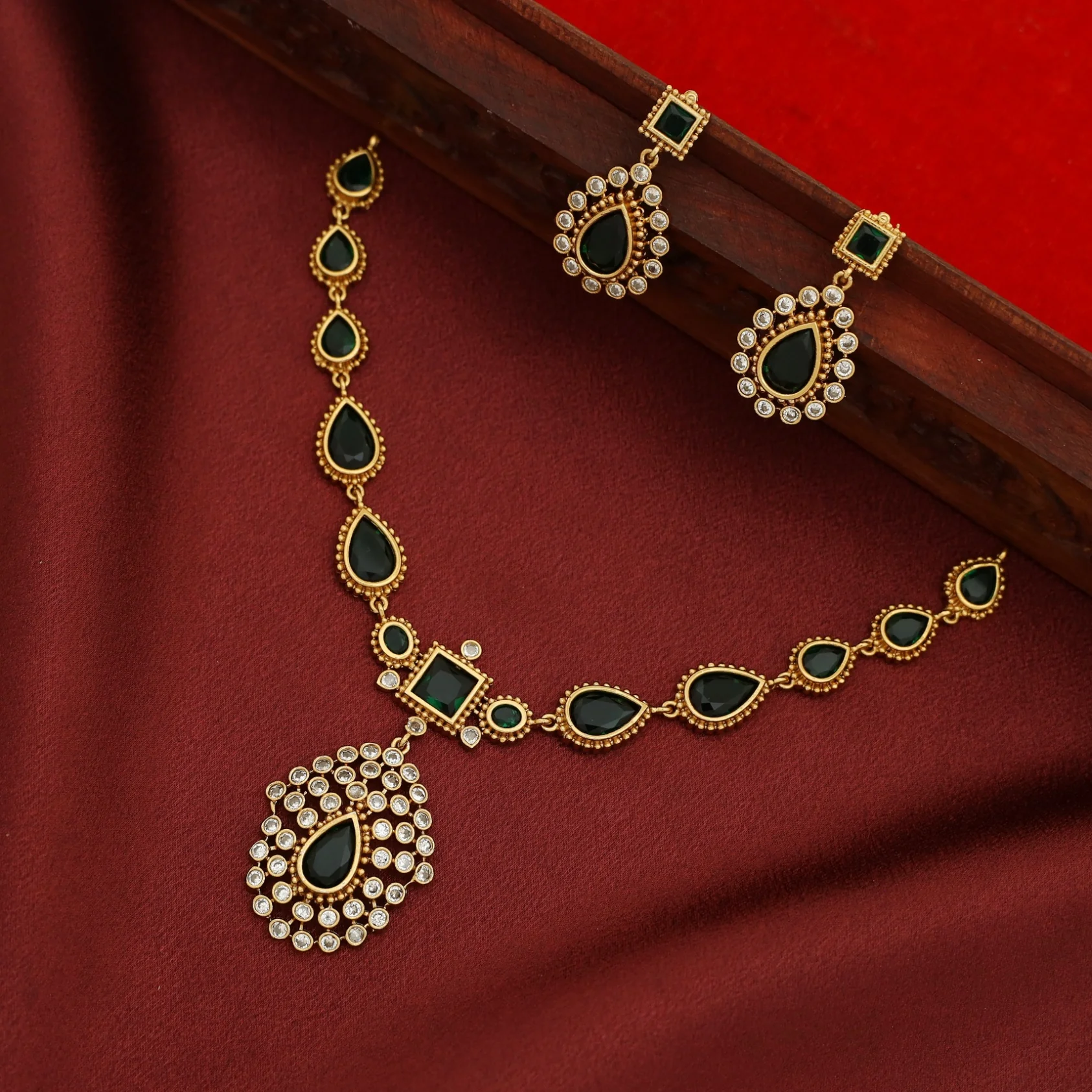 Jyotika  Drop Glossy Short Neckpiece With Earring - Image 4